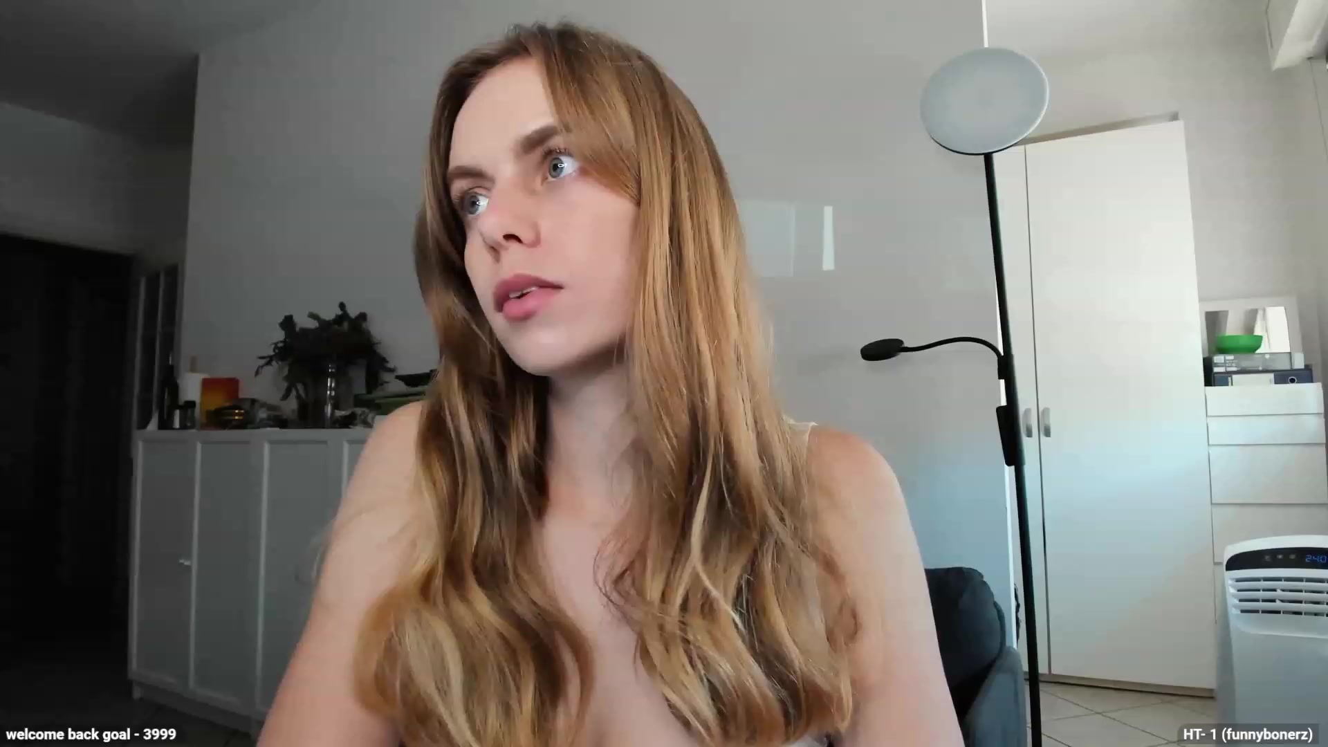 Gallery image thumbnail from Personage's myfreecams stream on, 09/04/2023, 12:45 image 2 of 20