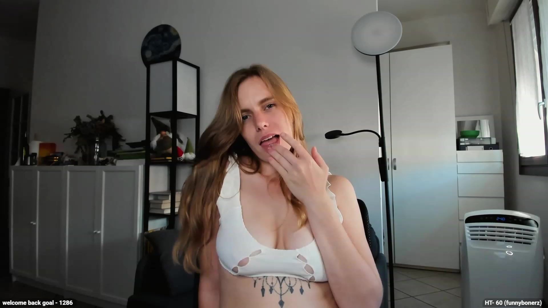 Gallery image thumbnail from Personage's myfreecams stream on, 09/04/2023, 15:40 image 8 of 20