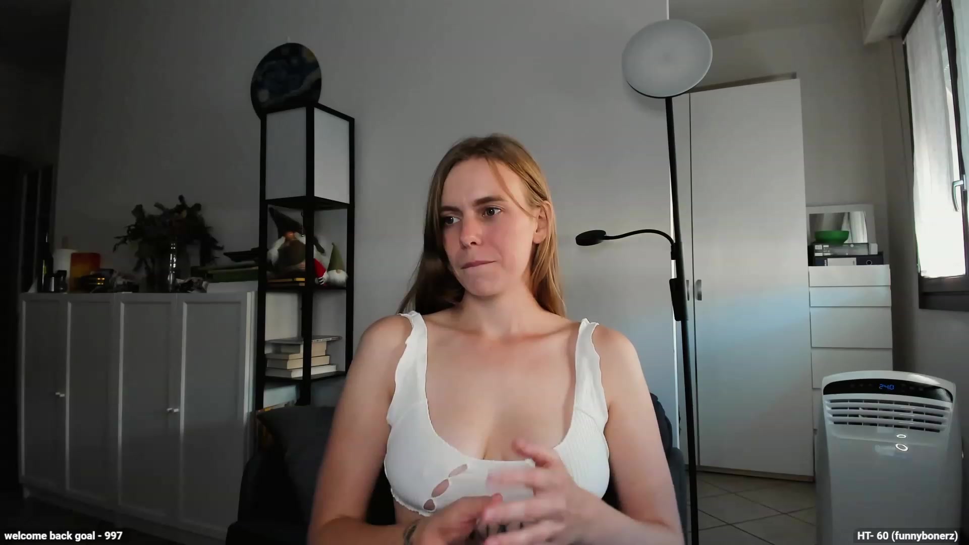 Gallery image thumbnail from Personage's myfreecams stream on, 09/04/2023, 15:40 image 17 of 20