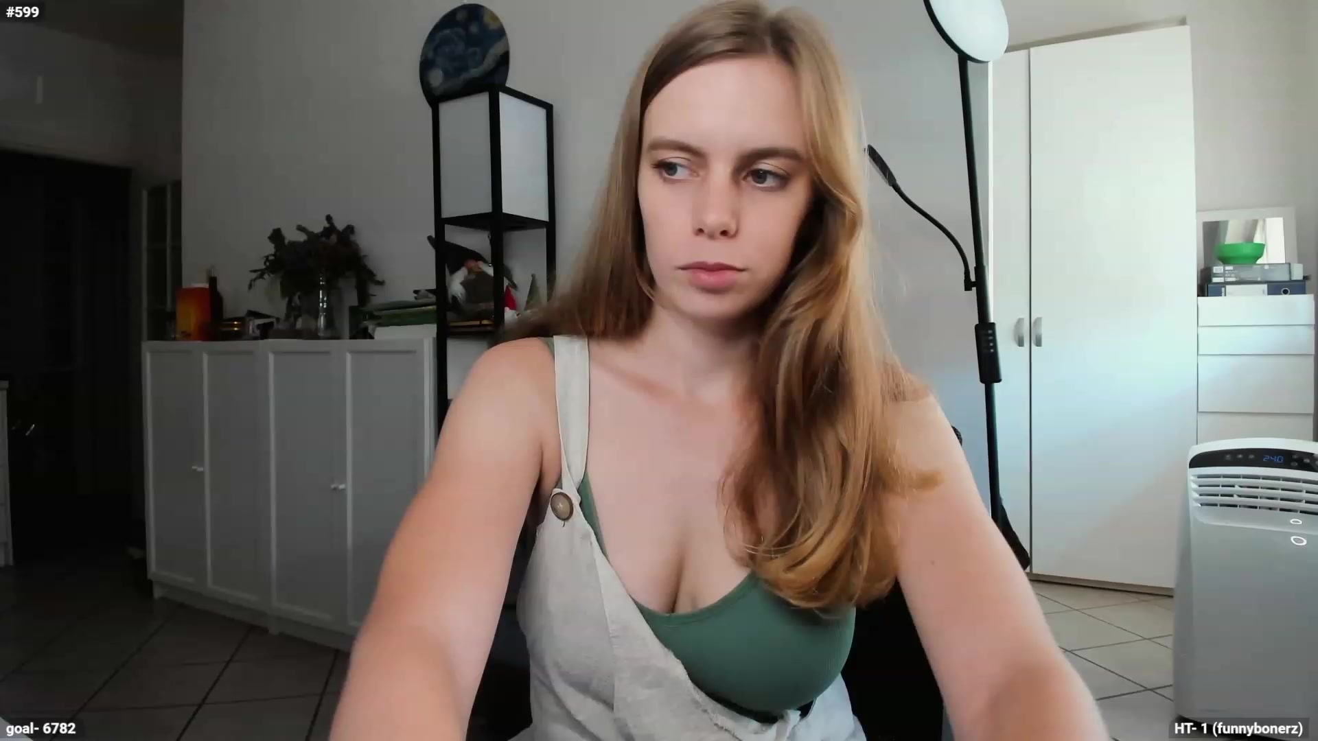 Gallery image thumbnail from Personage's myfreecams stream on, 09/15/2023, 12:37 image 5 of 20