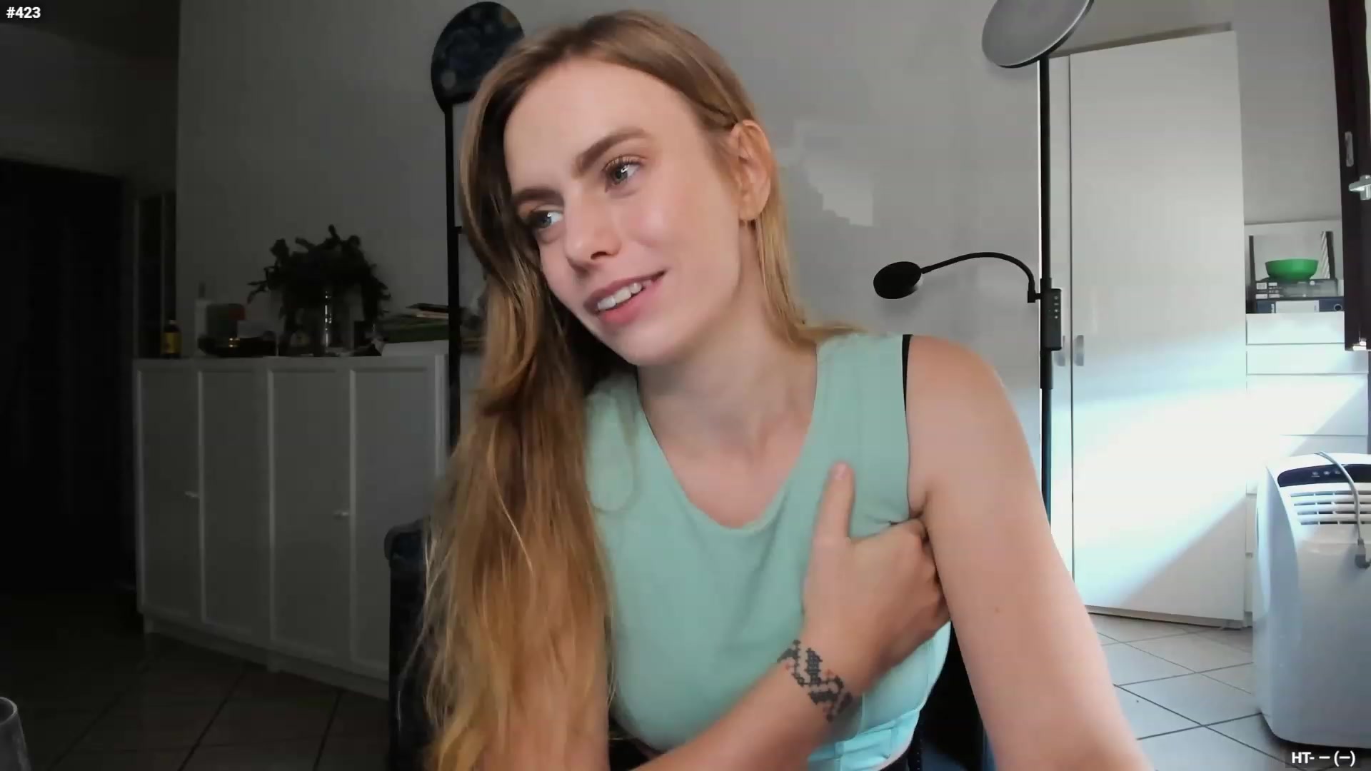 Gallery image thumbnail from Personage's myfreecams stream on, 10/12/2023, 11:57 image 8 of 20