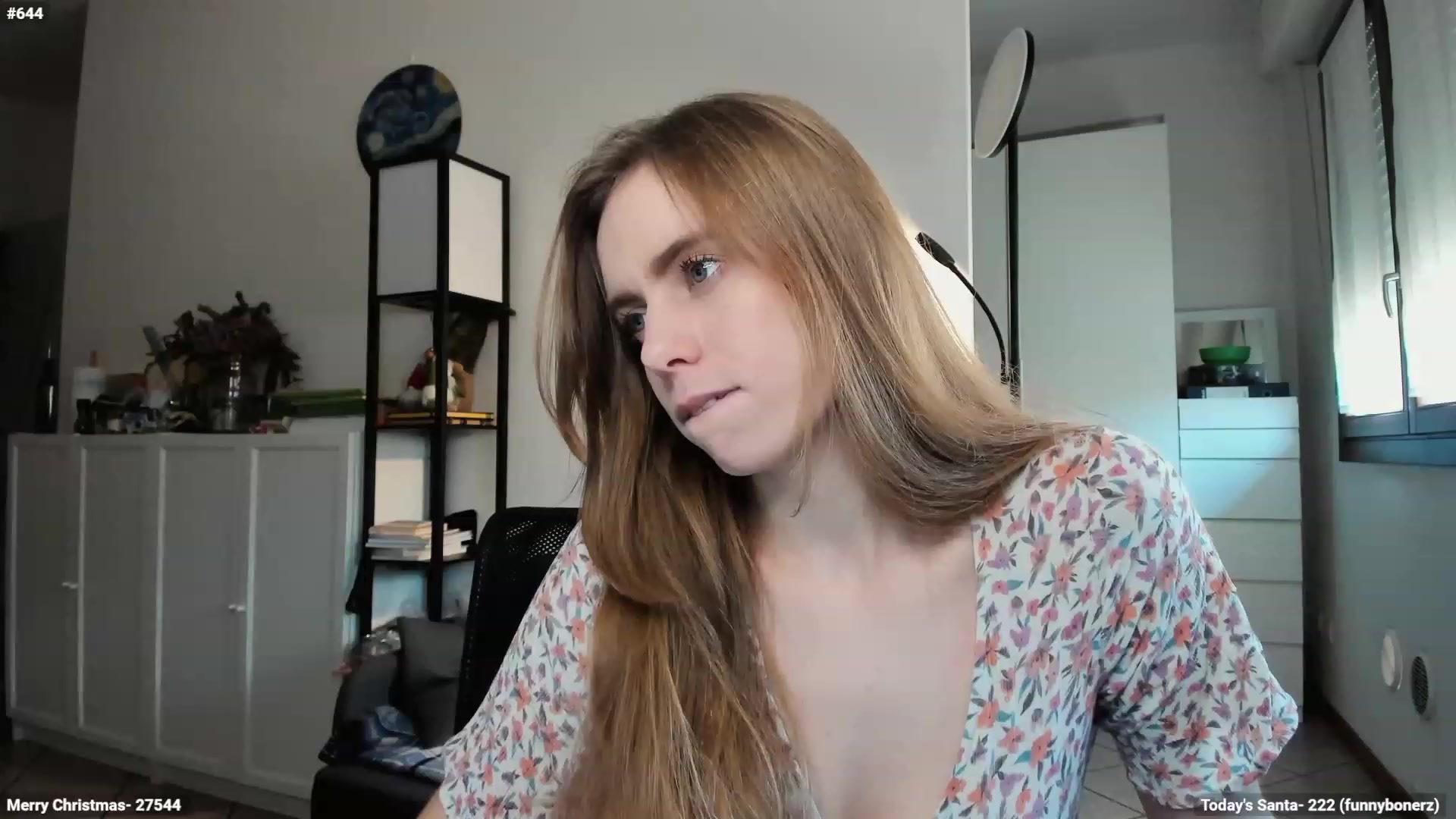 Gallery image thumbnail from Personage's myfreecams stream on, 12/18/2023, 14:04 image 9 of 20