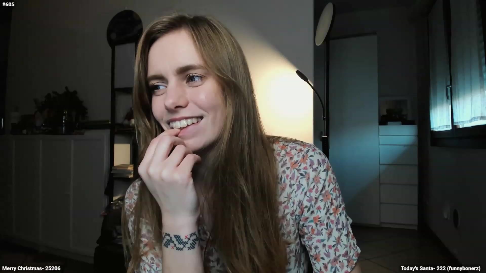 Gallery image thumbnail from Personage's myfreecams stream on, 12/18/2023, 15:56 image 10 of 20