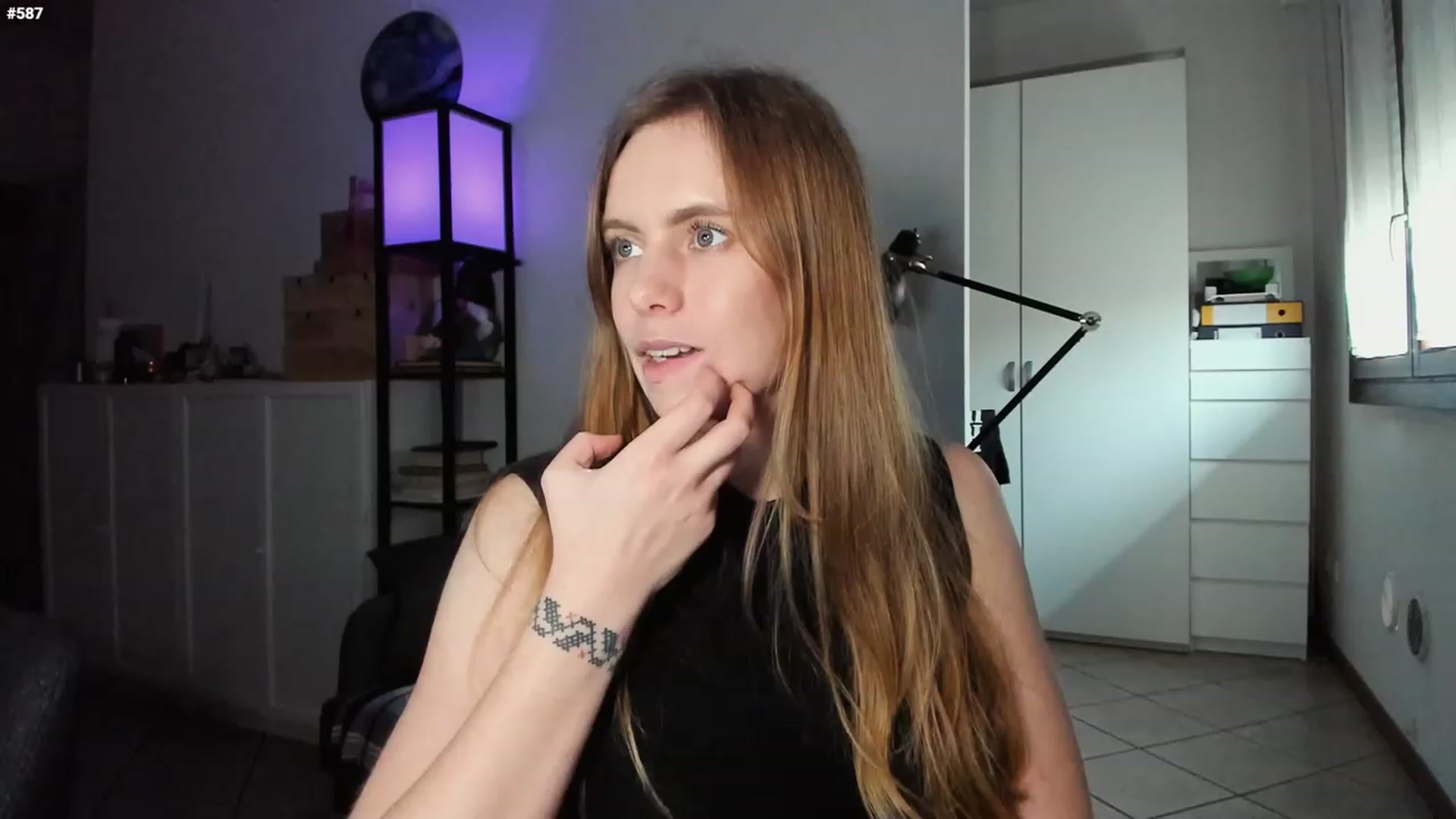 Gallery image thumbnail from Personage's myfreecams stream on, 03/04/2024, 16:31 image 2 of 20