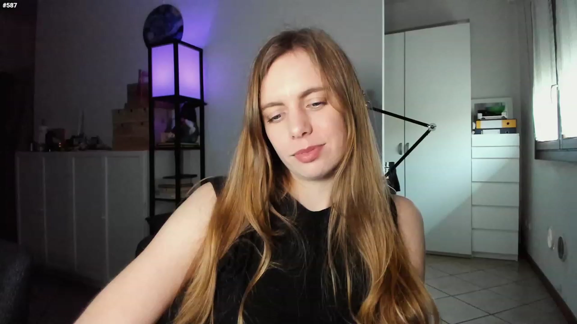 Gallery image thumbnail from Personage's myfreecams stream on, 03/04/2024, 16:31 image 3 of 20