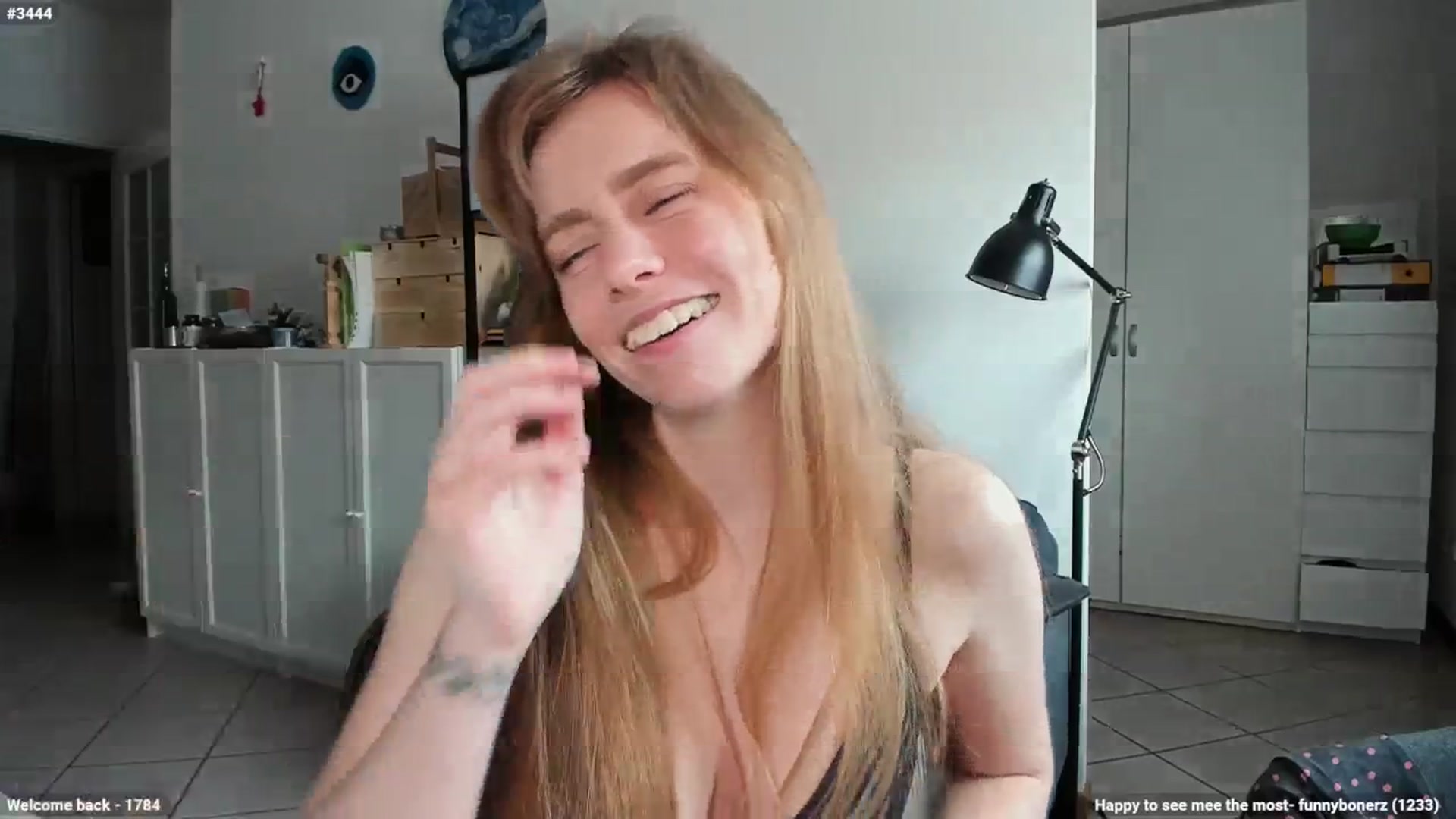 Gallery image thumbnail from Personage's myfreecams stream on, 04/29/2024, 14:19 image 6 of 20