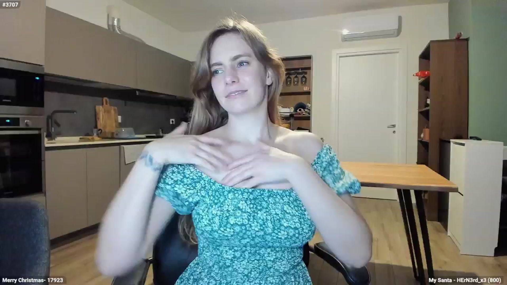 Gallery image thumbnail from Personage's myfreecams stream on, 12/20/2024, 16:45 image 1 of 20