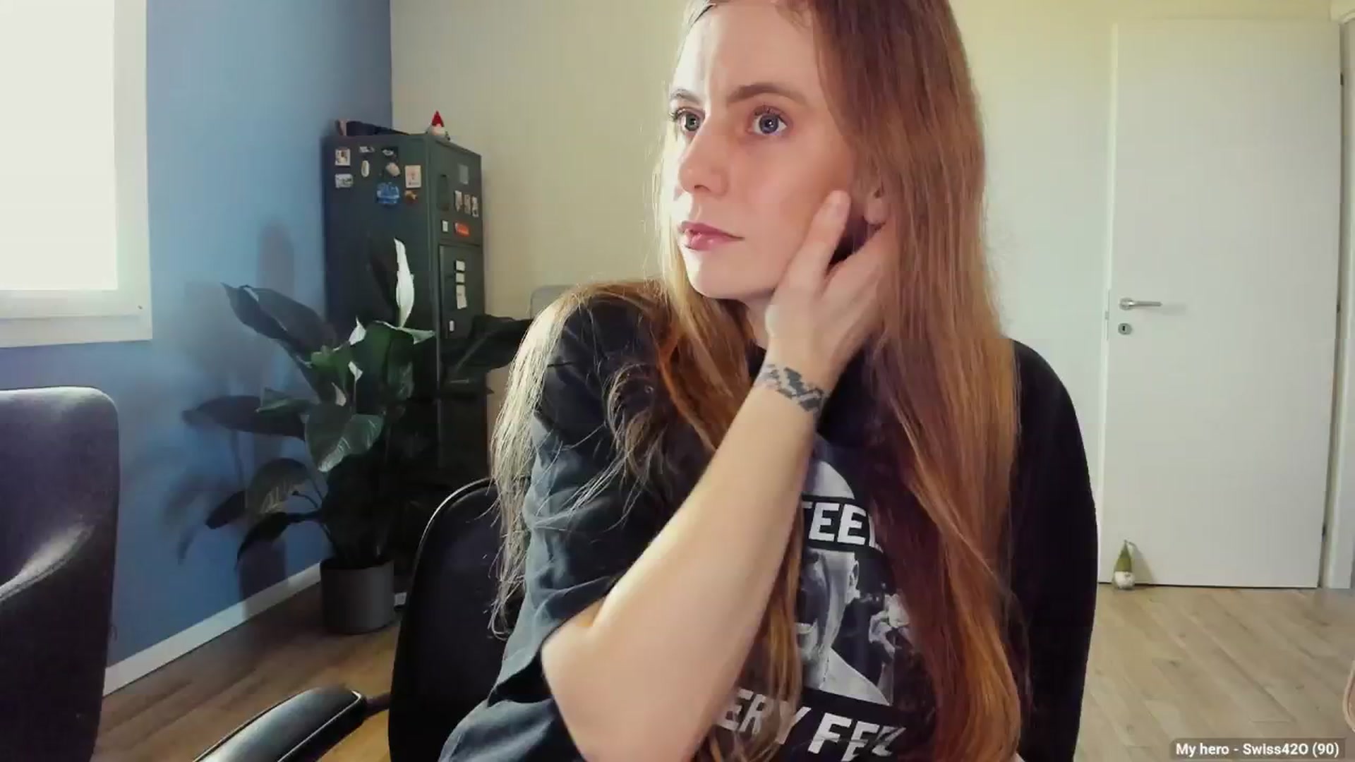 Gallery image thumbnail from Personage's myfreecams stream on, 03/31/2025, 14:07 image 3 of 20