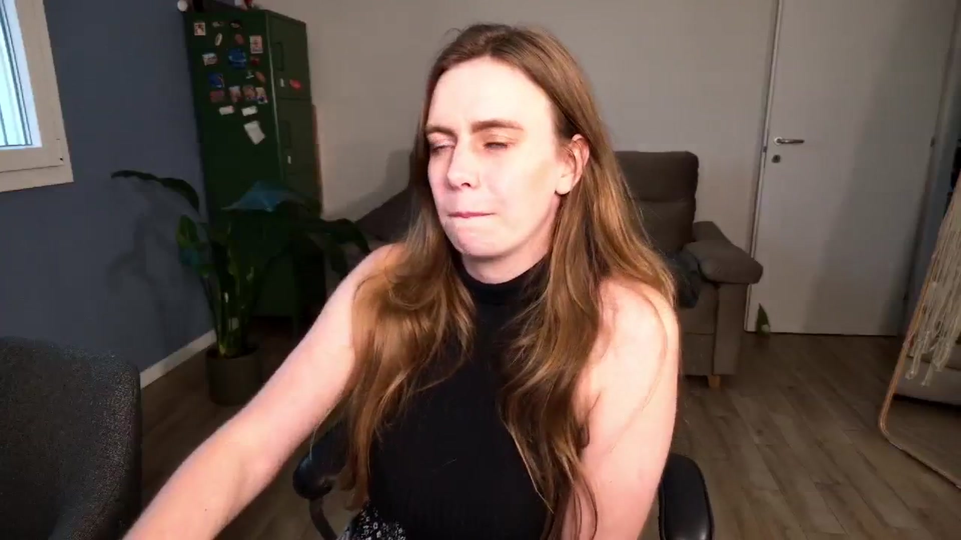 Gallery image thumbnail from Personage's myfreecams stream on, 03/15/2026, 17:49 image 16 of 20