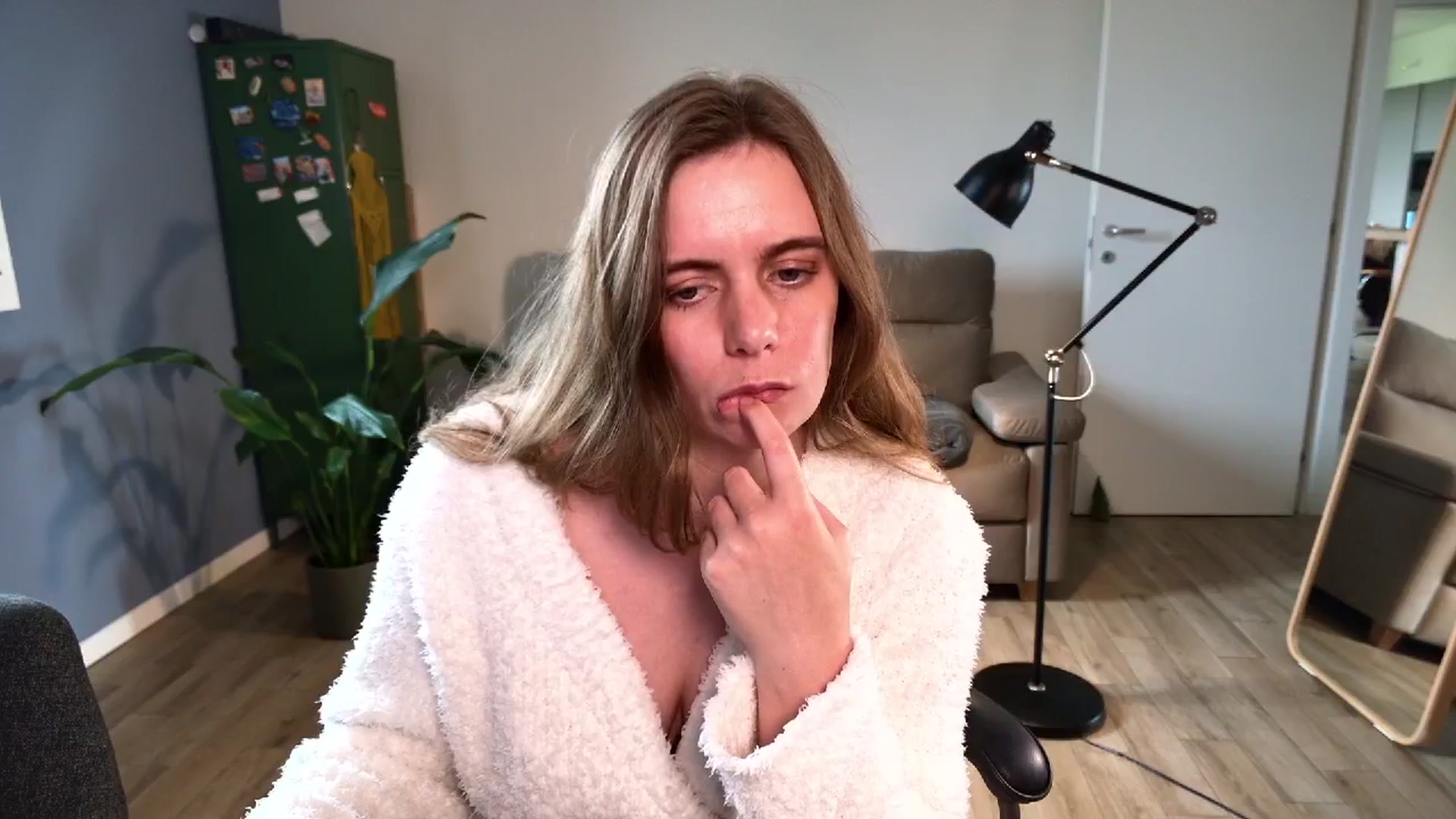 Gallery image thumbnail from Personage's myfreecams stream on, 04/14/2026, 14:20 image 16 of 20
