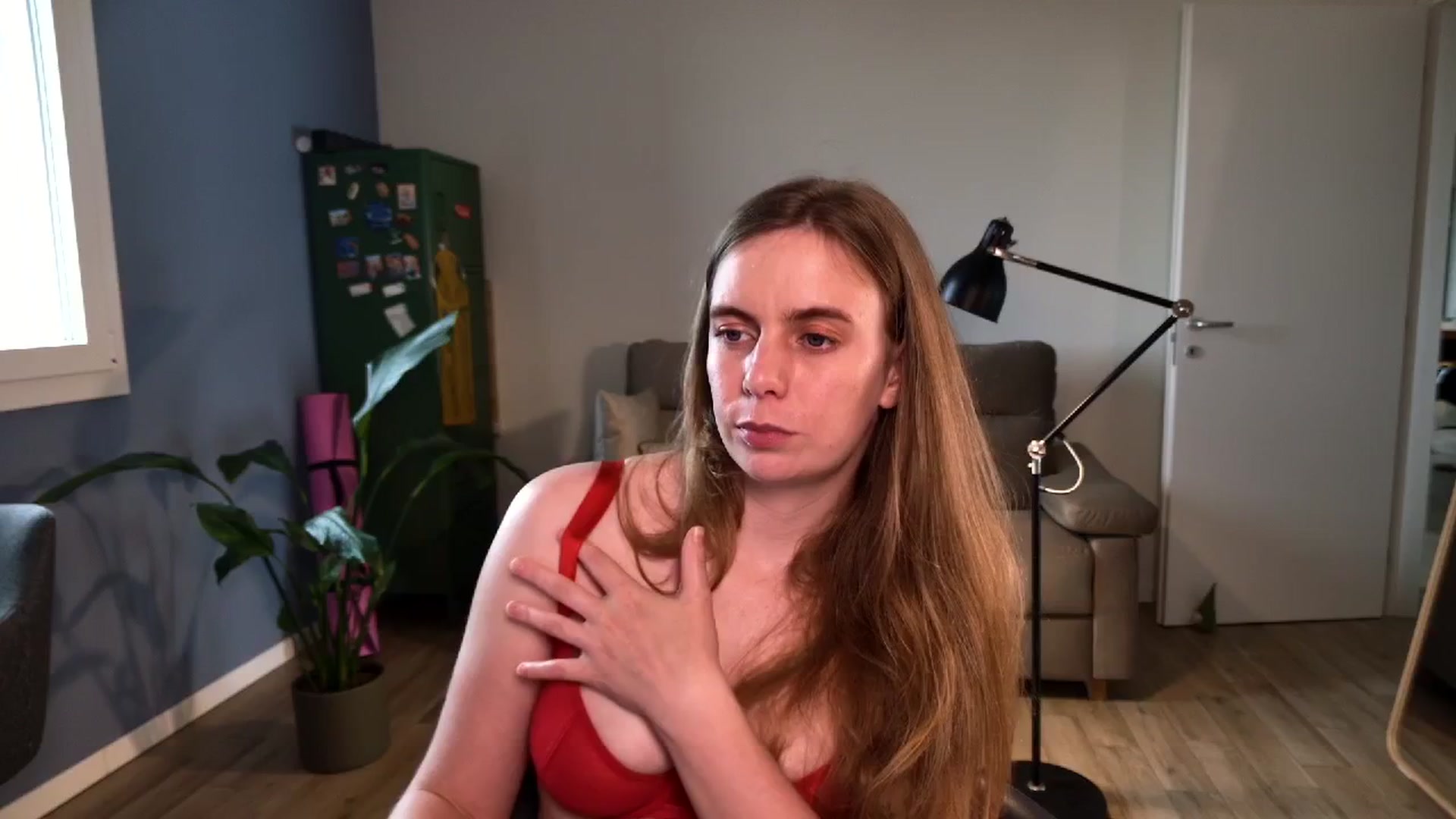 Gallery image thumbnail from Personage's myfreecams stream on, 04/21/2026, 15:11 image 12 of 20