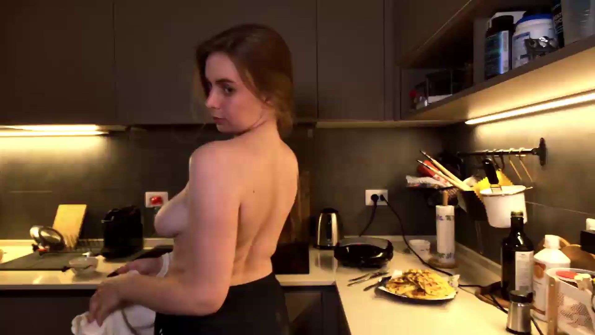 Gallery image thumbnail from Personage's myfreecams stream on, 05/12/2026, 20:26 image 15 of 20