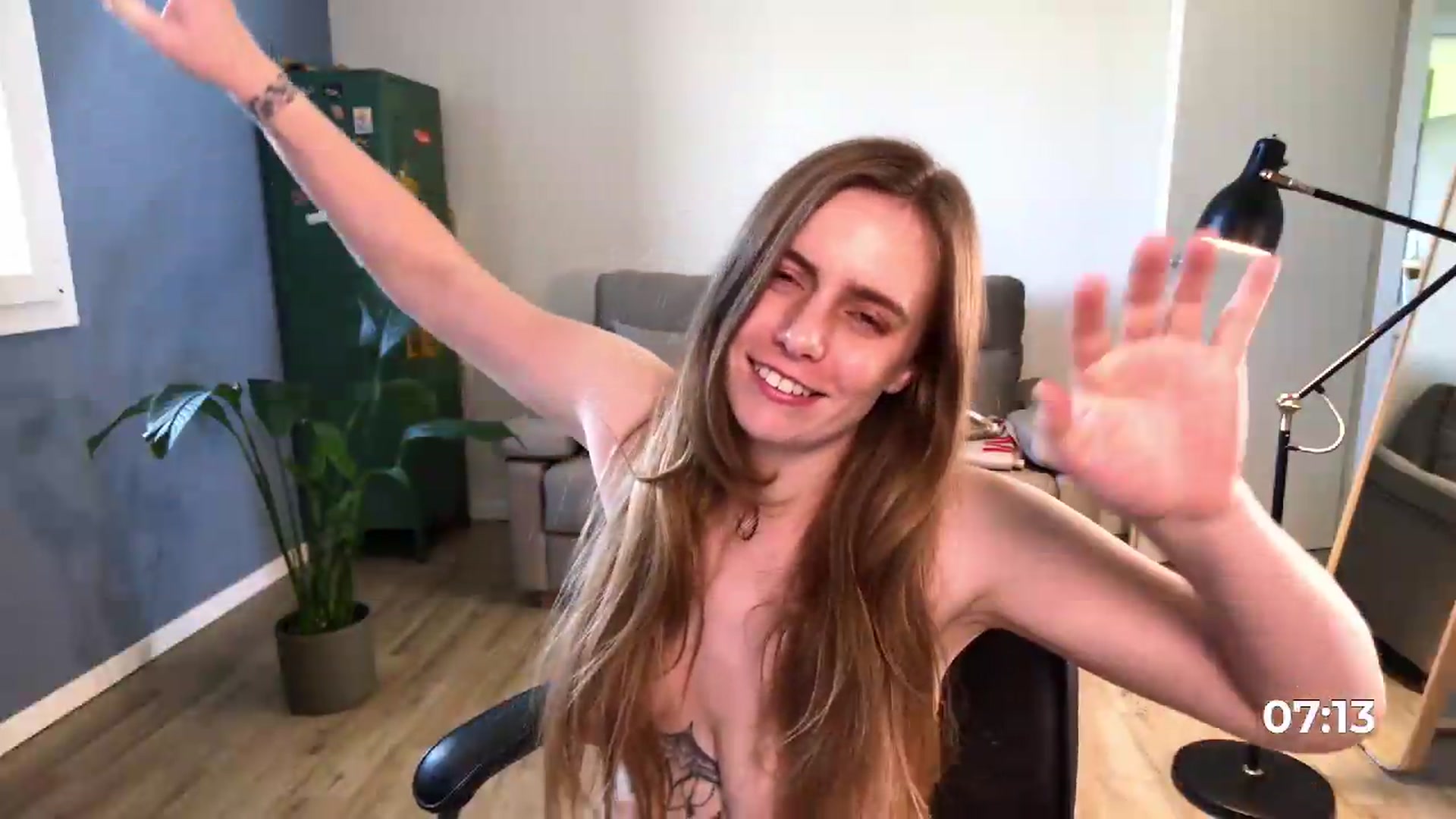 Gallery image thumbnail from Personage's myfreecams stream on, 05/13/2026, 15:18 image 16 of 20