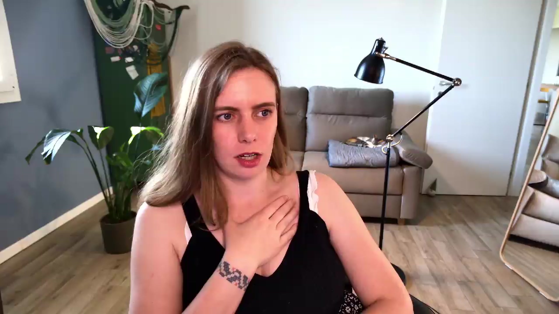 Gallery image thumbnail from Personage's myfreecams stream on, 05/21/2026, 07:27 image 7 of 20