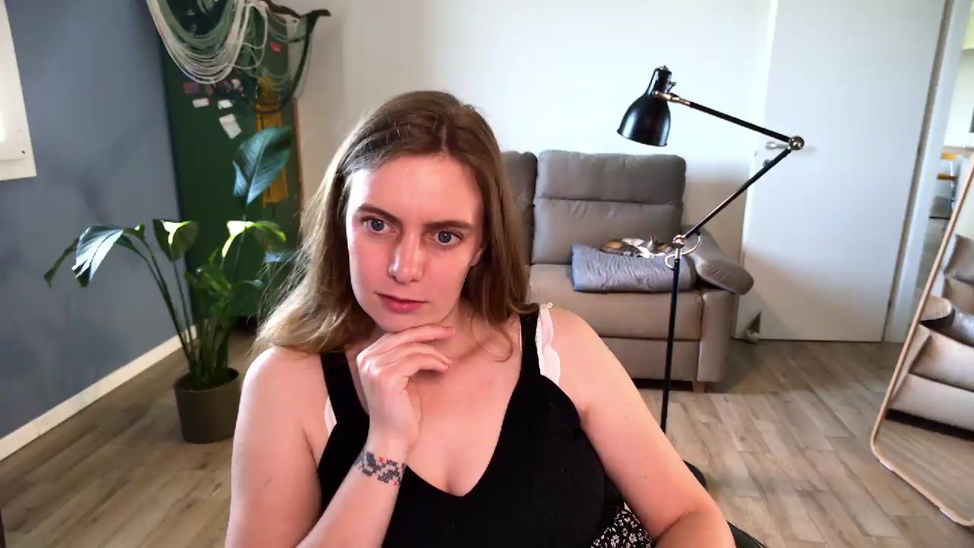 Gallery image thumbnail from Personage's myfreecams stream on, 05/21/2026, 07:27 image 10 of 20