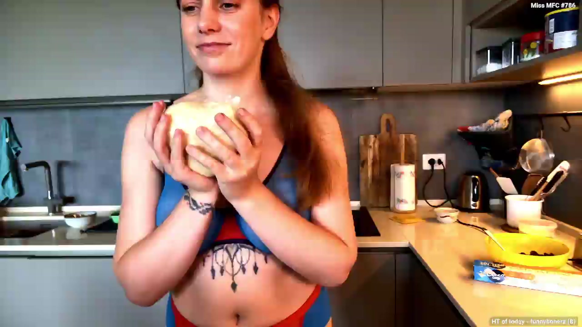 Gallery image thumbnail from Personage's myfreecams stream on, 07/10/2026, 15:03 image 7 of 20