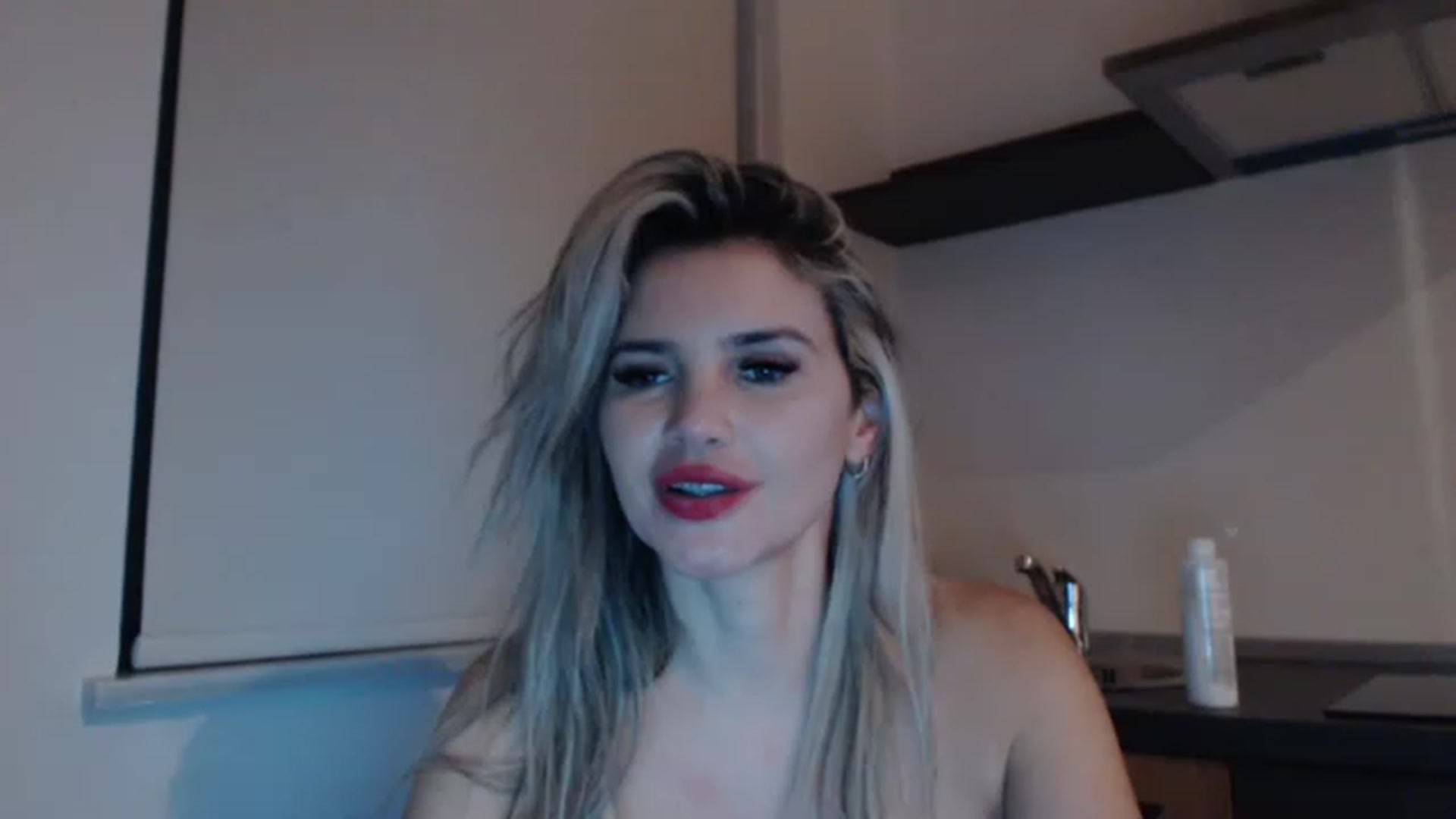 Gallery image thumbnail from Pervita's myfreecams stream on, 11/18/2022, 15:26 image 11 of 20