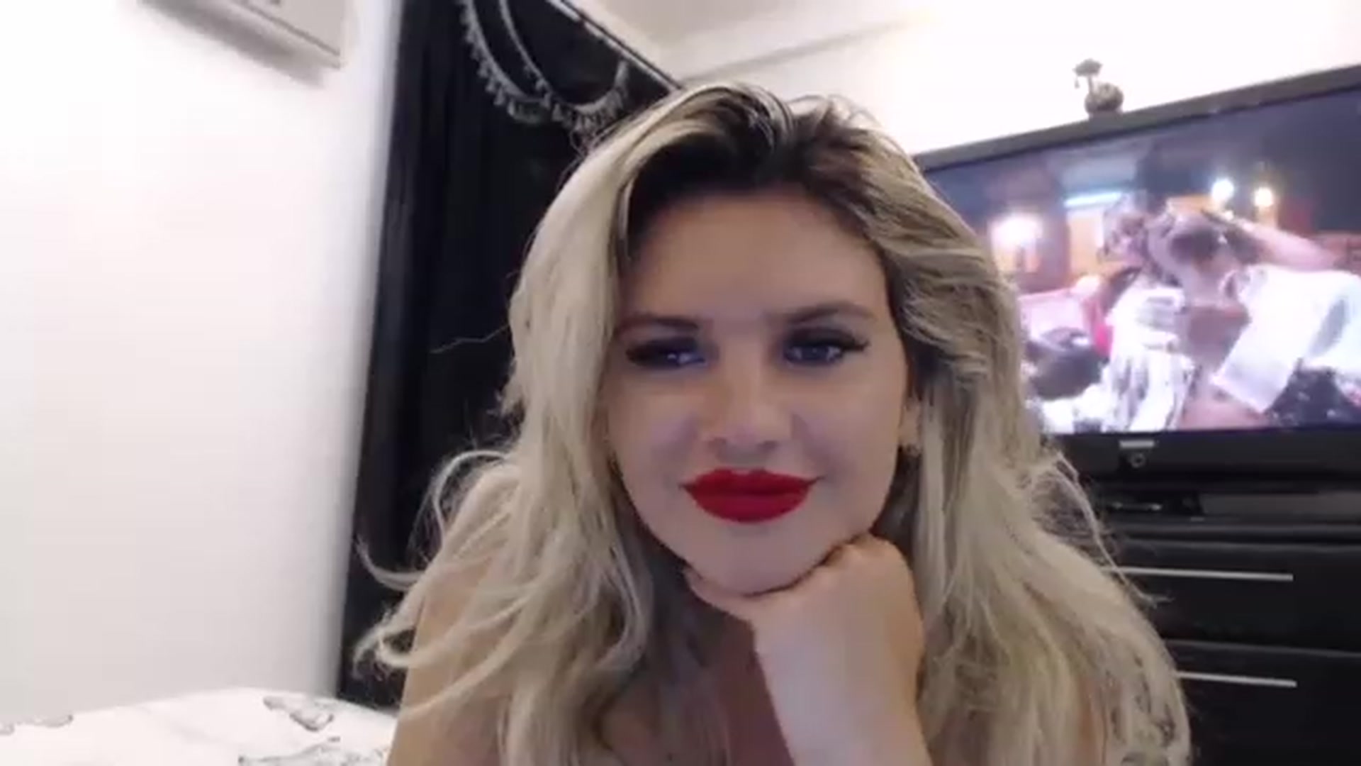 Gallery image thumbnail from Pervita's myfreecams stream on, 12/11/2022, 15:54 image 17 of 20