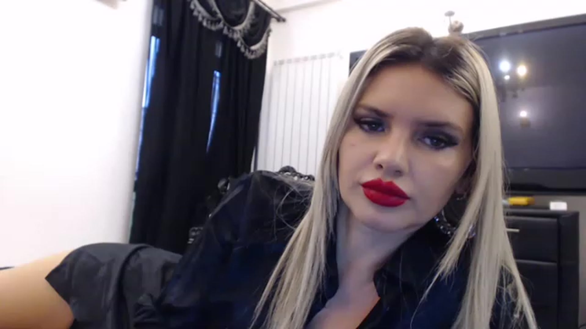 Gallery image thumbnail from Pervita's myfreecams stream on, 12/16/2022, 15:10 image 3 of 20
