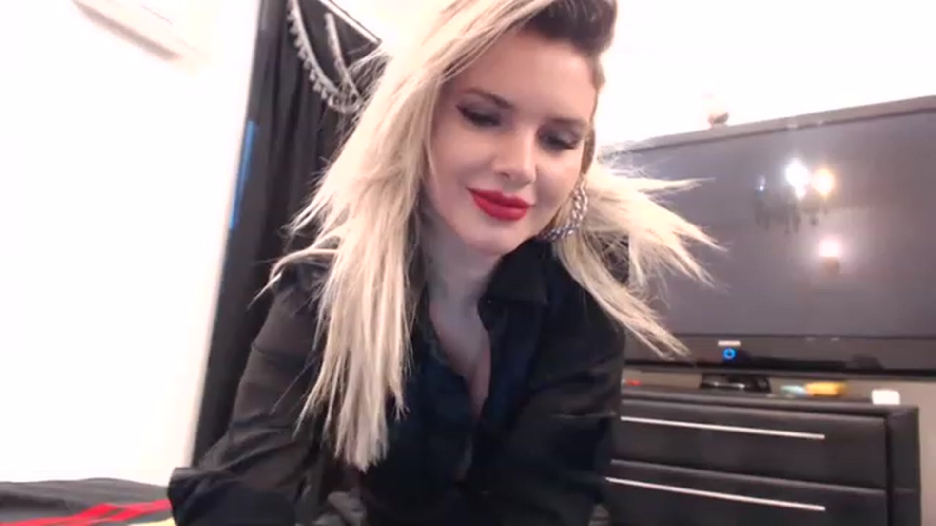 Gallery image thumbnail from Pervita's myfreecams stream on, 12/16/2022, 15:10 image 17 of 20