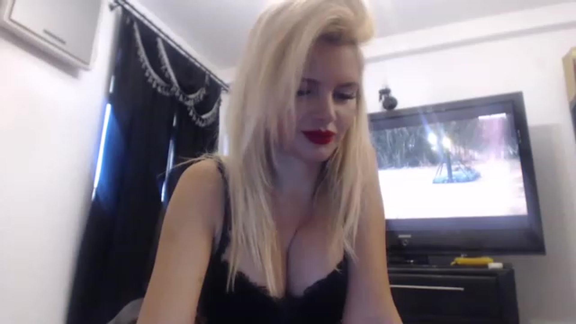 Gallery image thumbnail from Pervita's myfreecams stream on, 01/15/2023, 16:10 image 3 of 20