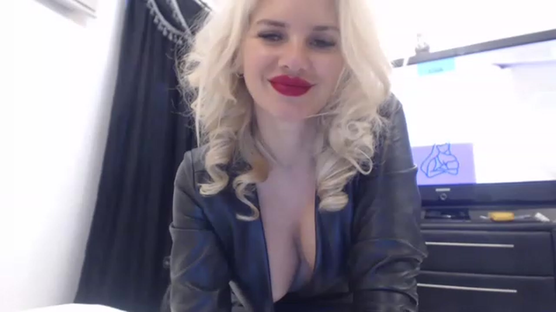 Gallery image thumbnail from Pervita's myfreecams stream on, 01/28/2023, 14:31 image 14 of 20
