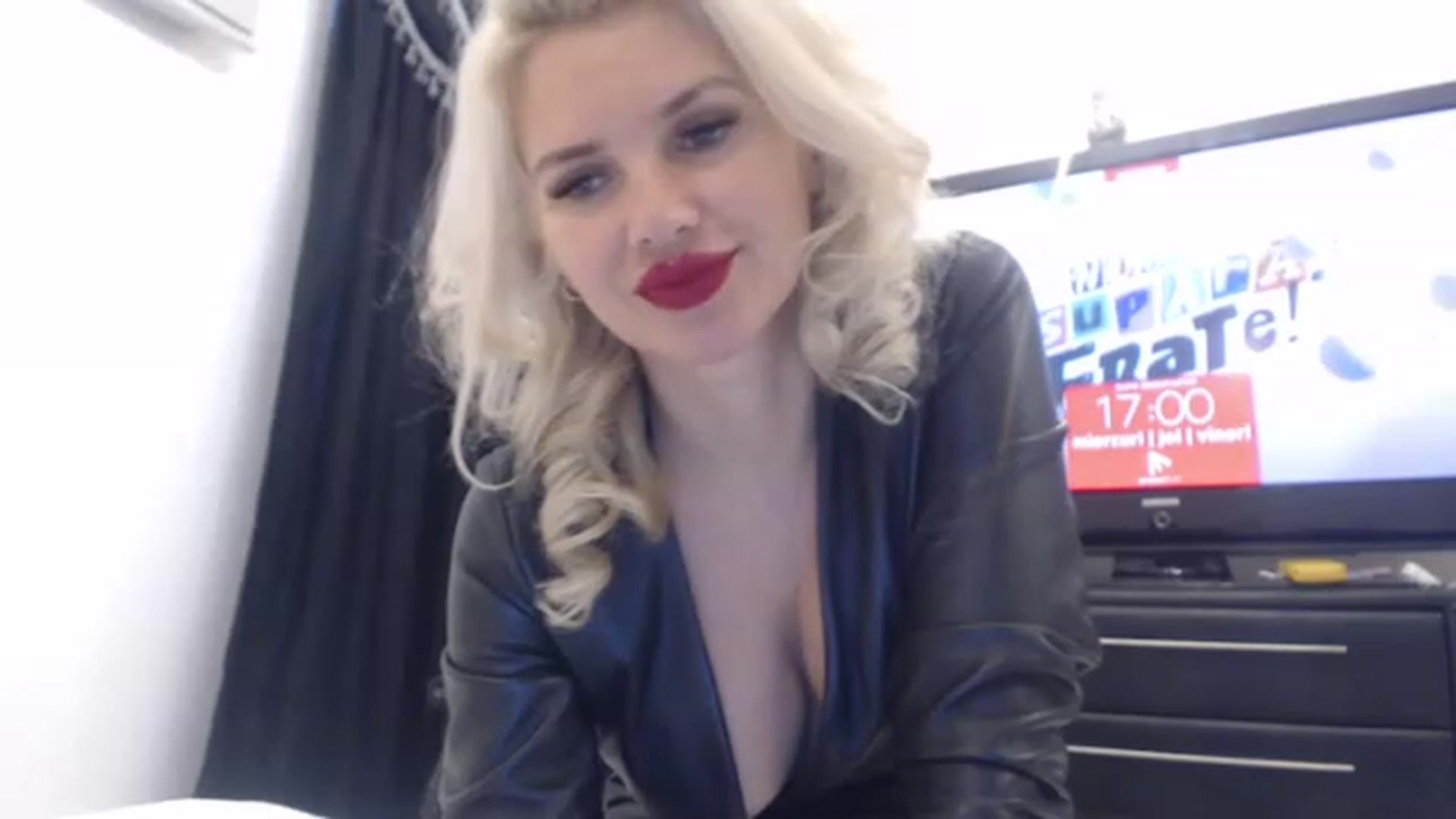 Gallery image thumbnail from Pervita's myfreecams stream on, 01/28/2023, 14:31 image 15 of 20