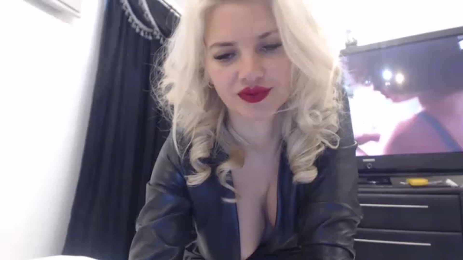 Gallery image thumbnail from Pervita's myfreecams stream on, 01/28/2023, 14:31 image 12 of 20