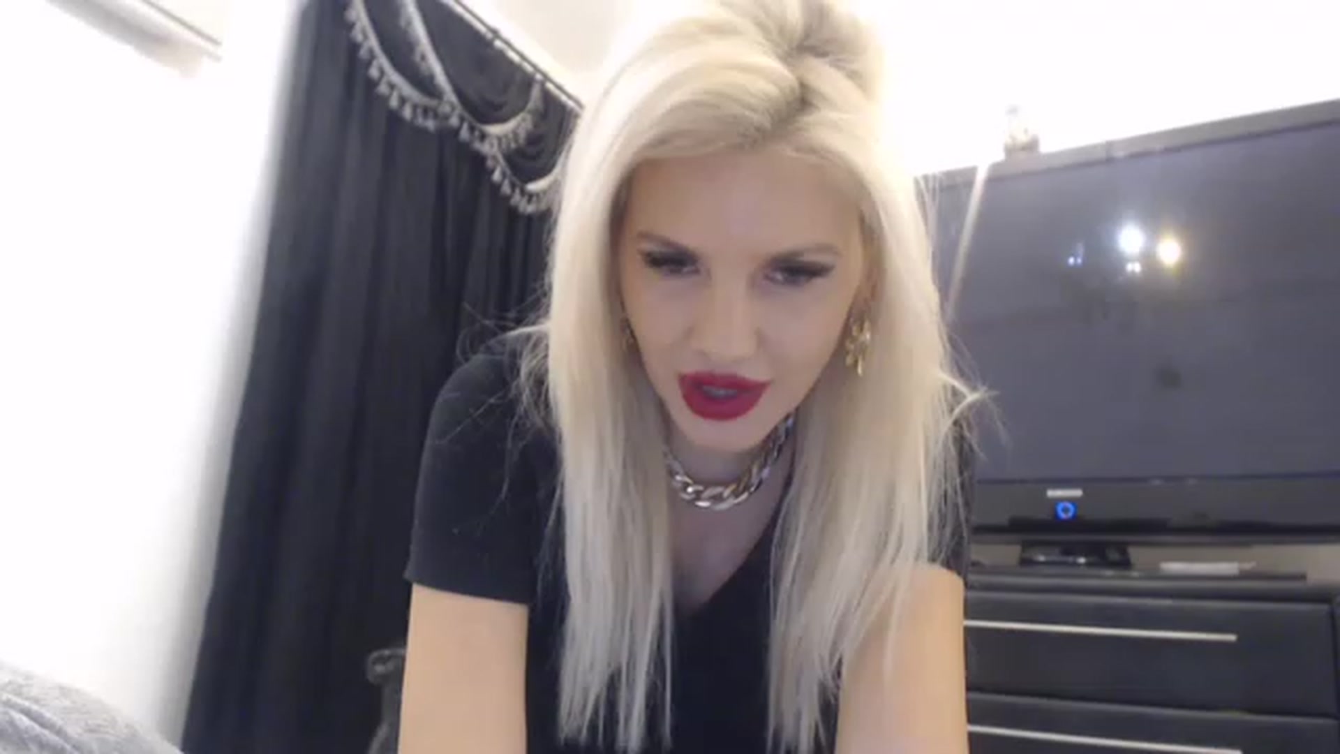 Gallery image thumbnail from Pervita's myfreecams stream on, 01/31/2023, 23:38 image 18 of 20