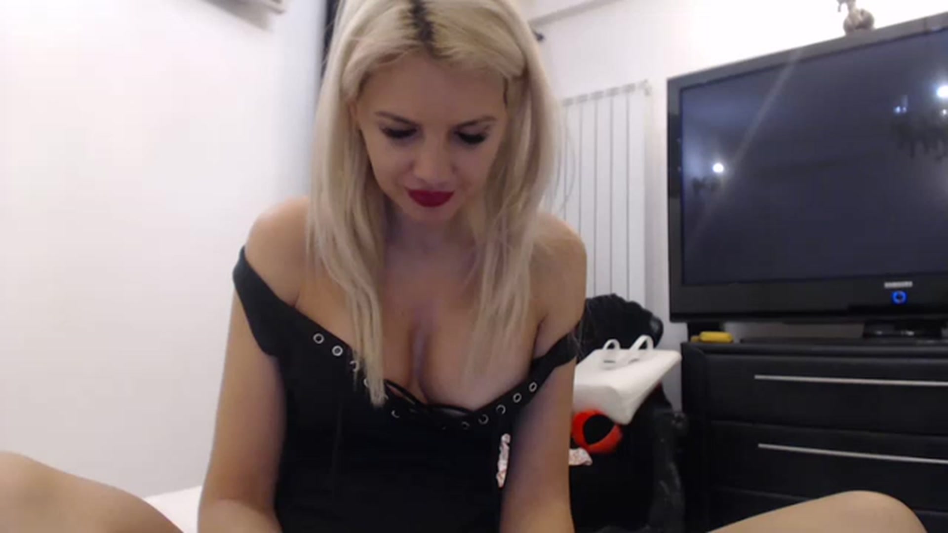 Gallery image thumbnail from Pervita's myfreecams stream on, 02/06/2023, 23:13 image 6 of 20