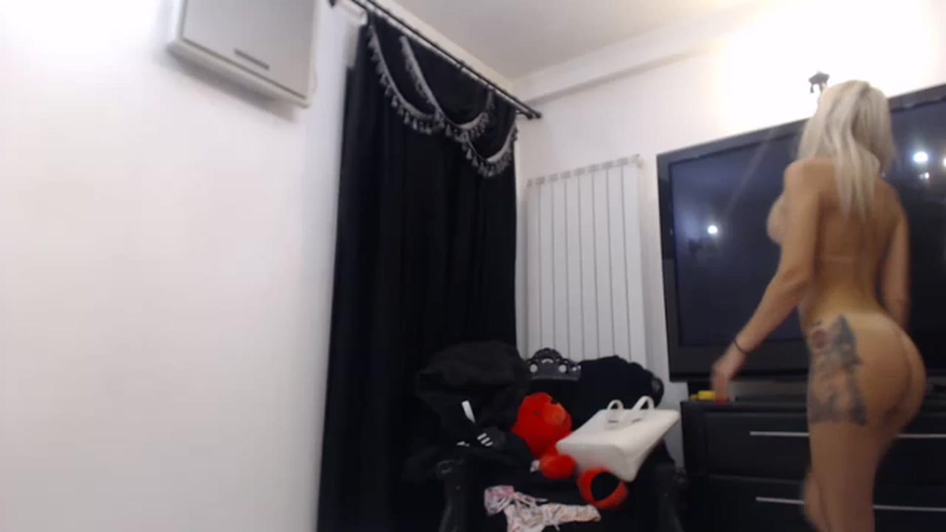 Gallery image thumbnail from Pervita's myfreecams stream on, 02/06/2023, 23:13 image 18 of 20