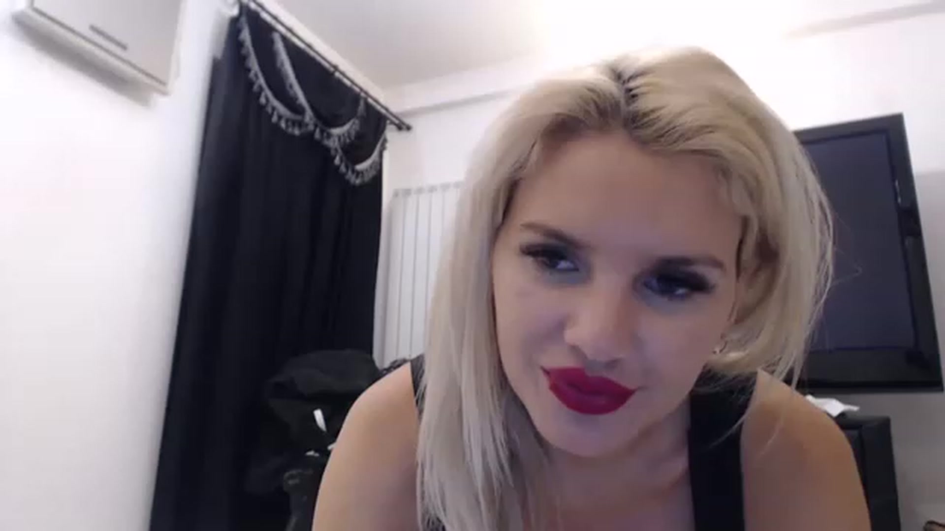 Gallery image thumbnail from Pervita's myfreecams stream on, 02/06/2023, 23:13 image 1 of 20