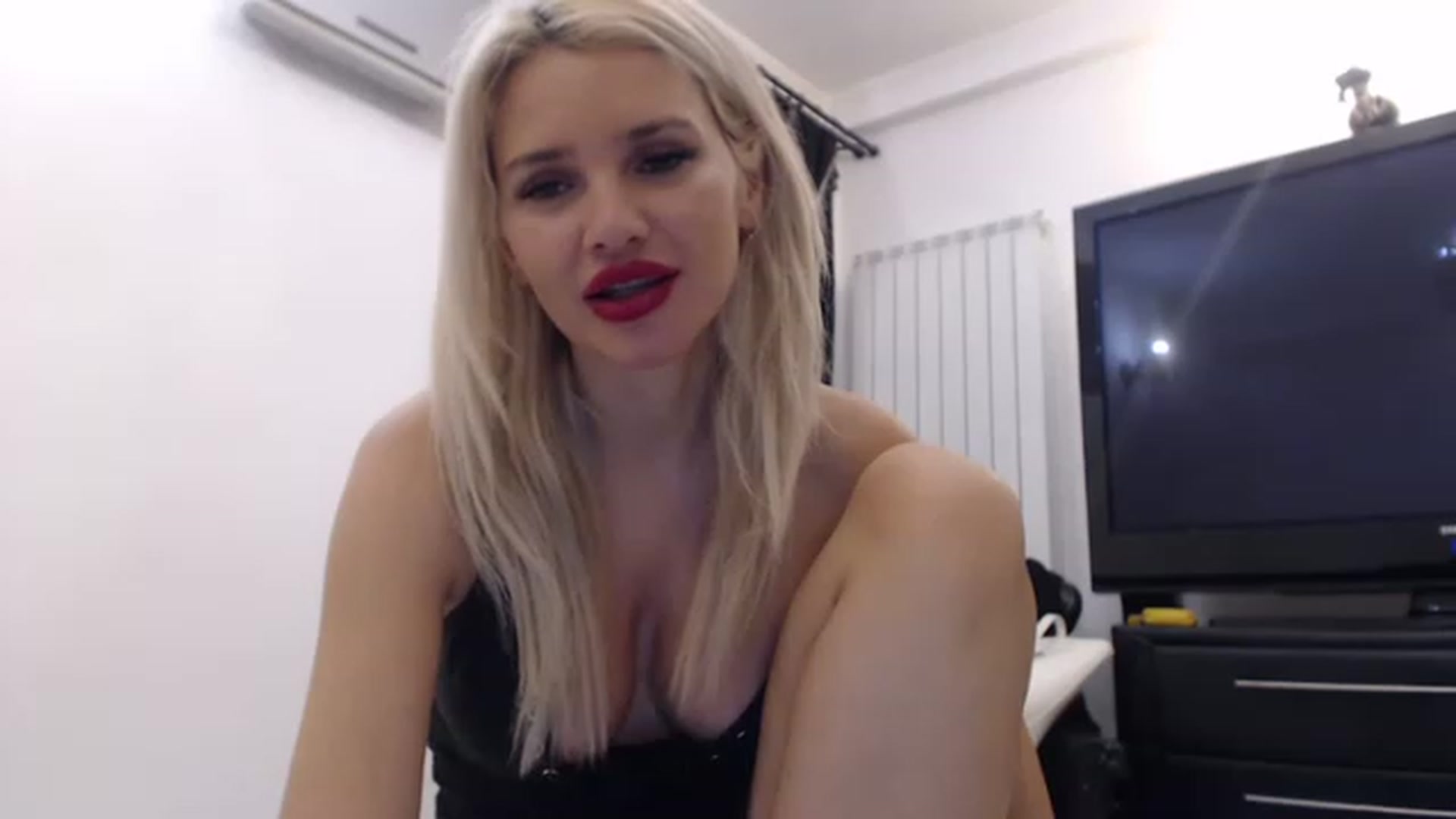 Gallery image thumbnail from Pervita's myfreecams stream on, 02/06/2023, 23:13 image 9 of 20
