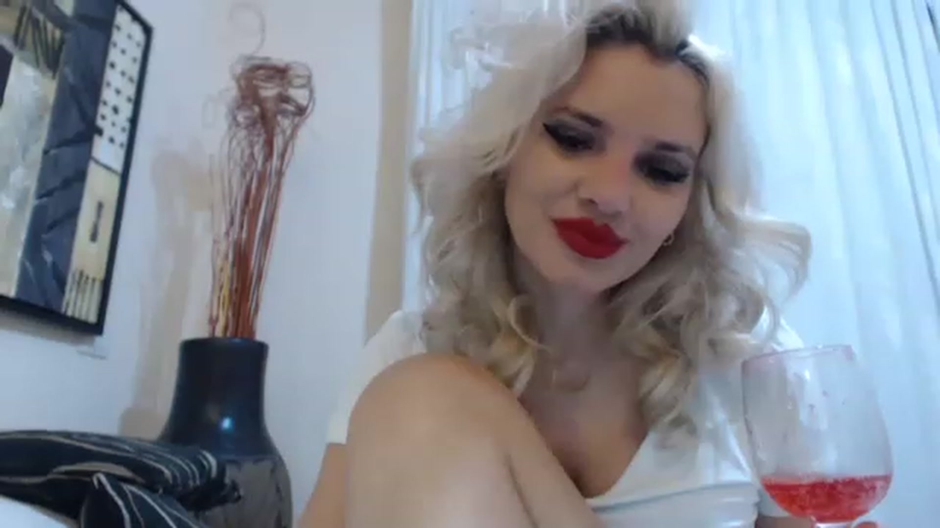 Gallery image thumbnail from Pervita's myfreecams stream on, 02/12/2023, 22:54 image 14 of 20