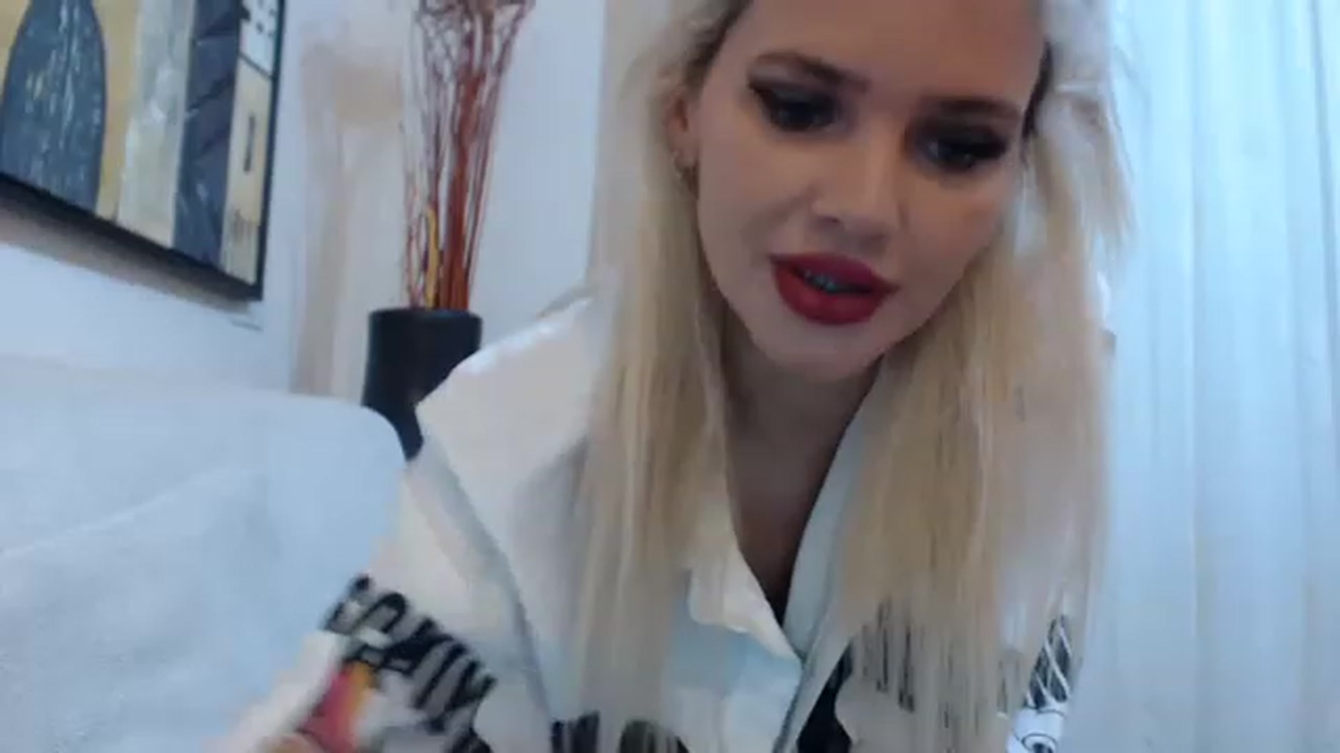 Gallery image thumbnail from Pervita's myfreecams stream on, 02/27/2023, 23:07 image 14 of 20