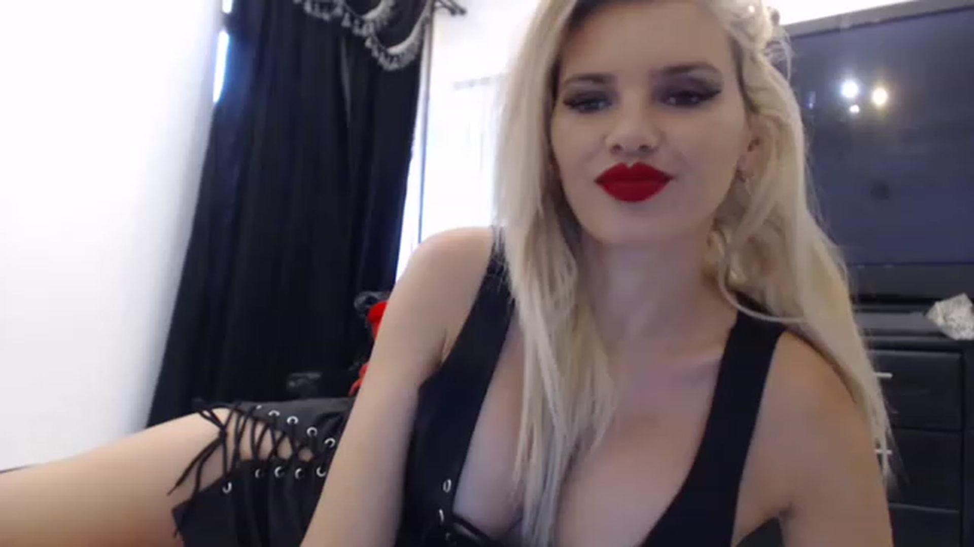 Gallery image thumbnail from Pervita's myfreecams stream on, 03/03/2023, 14:57 image 6 of 20