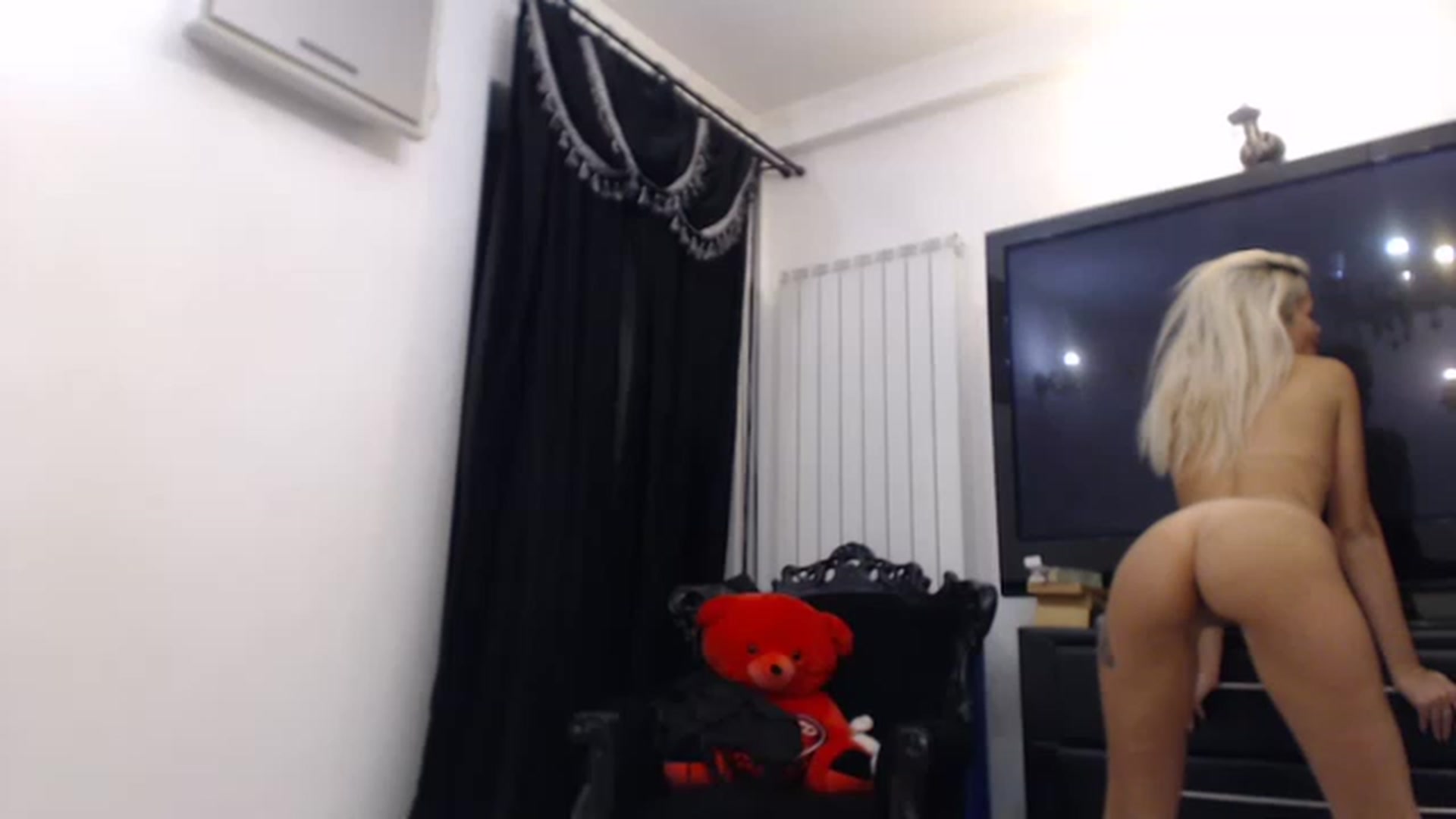 Gallery image thumbnail from Pervita's myfreecams stream on, 03/11/2023, 23:31 image 9 of 20