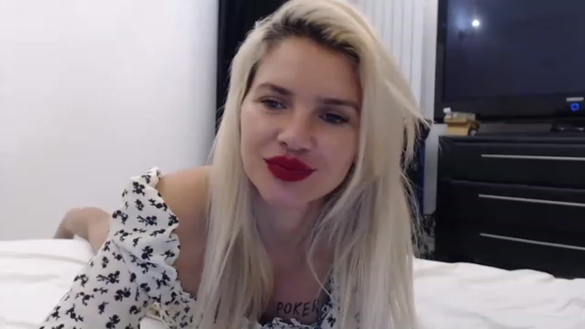 Gallery image thumbnail from Pervita's myfreecams stream on, 03/11/2023, 23:31 image 2 of 20