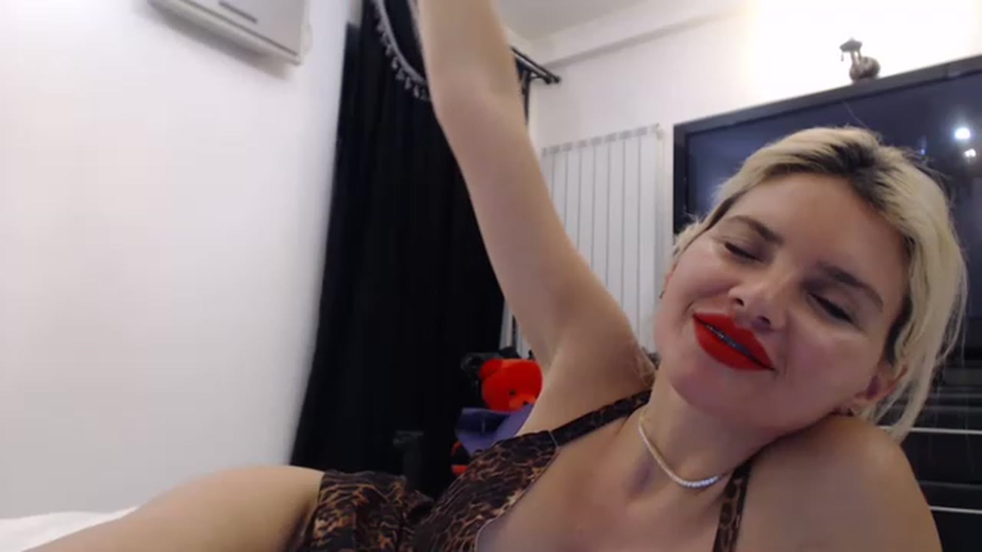Gallery image thumbnail from Pervita's myfreecams stream on, 03/14/2023, 22:17 image 8 of 20