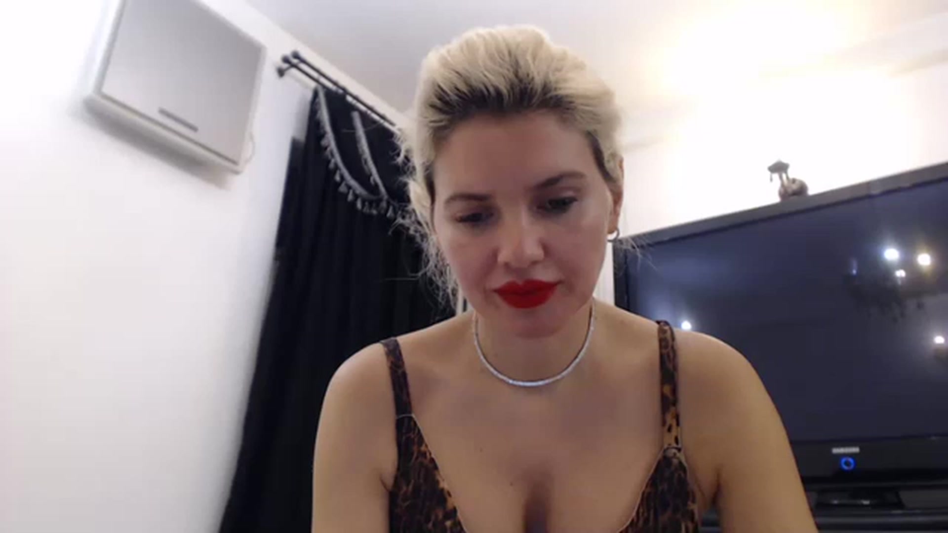 Gallery image thumbnail from Pervita's myfreecams stream on, 03/14/2023, 22:17 image 13 of 20