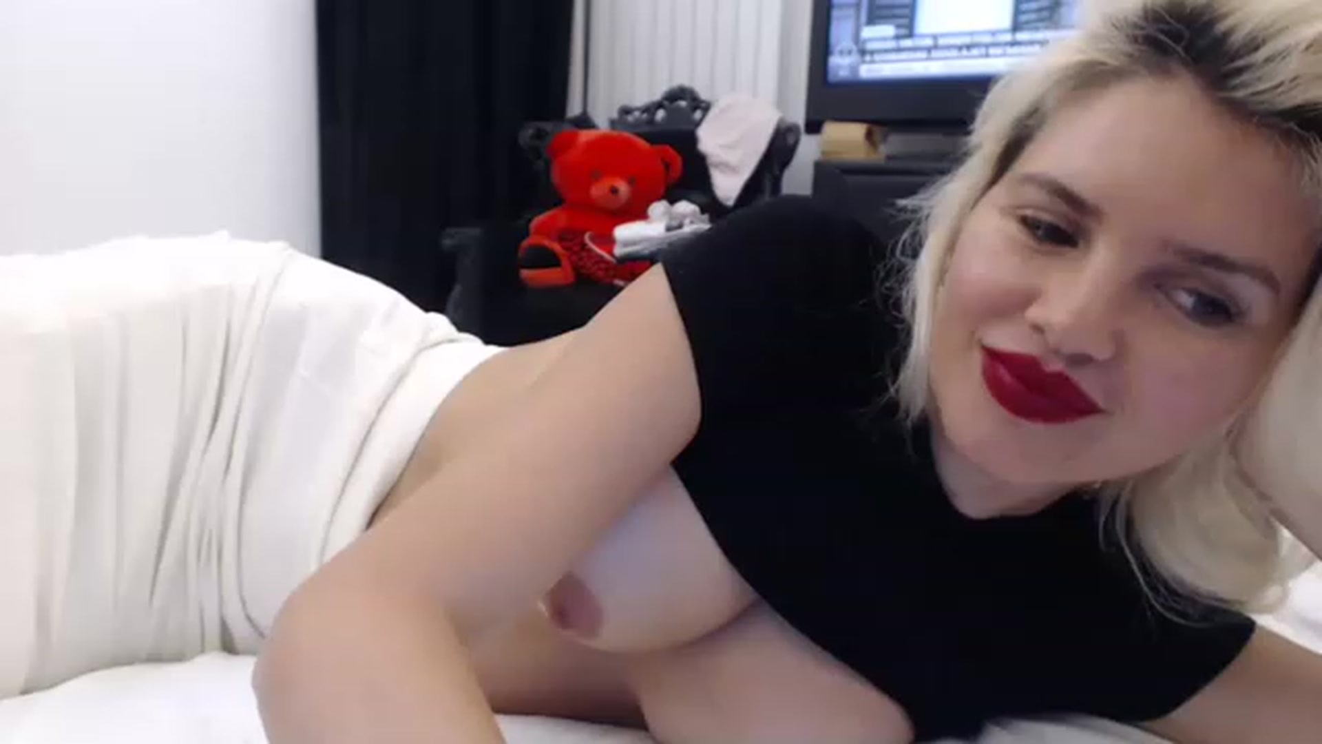 Gallery image thumbnail from Pervita's myfreecams stream on, 03/15/2023, 21:31 image 5 of 20