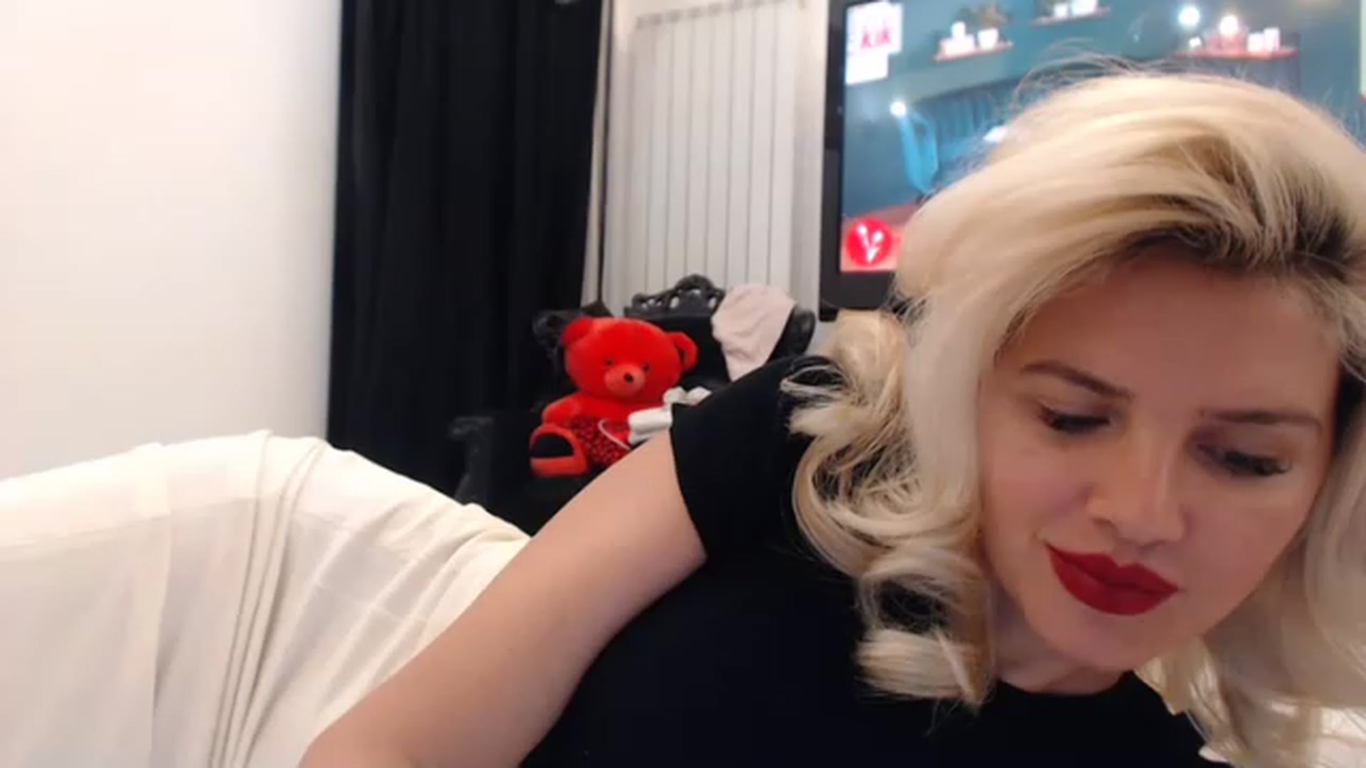 Gallery image thumbnail from Pervita's myfreecams stream on, 03/15/2023, 21:31 image 3 of 20