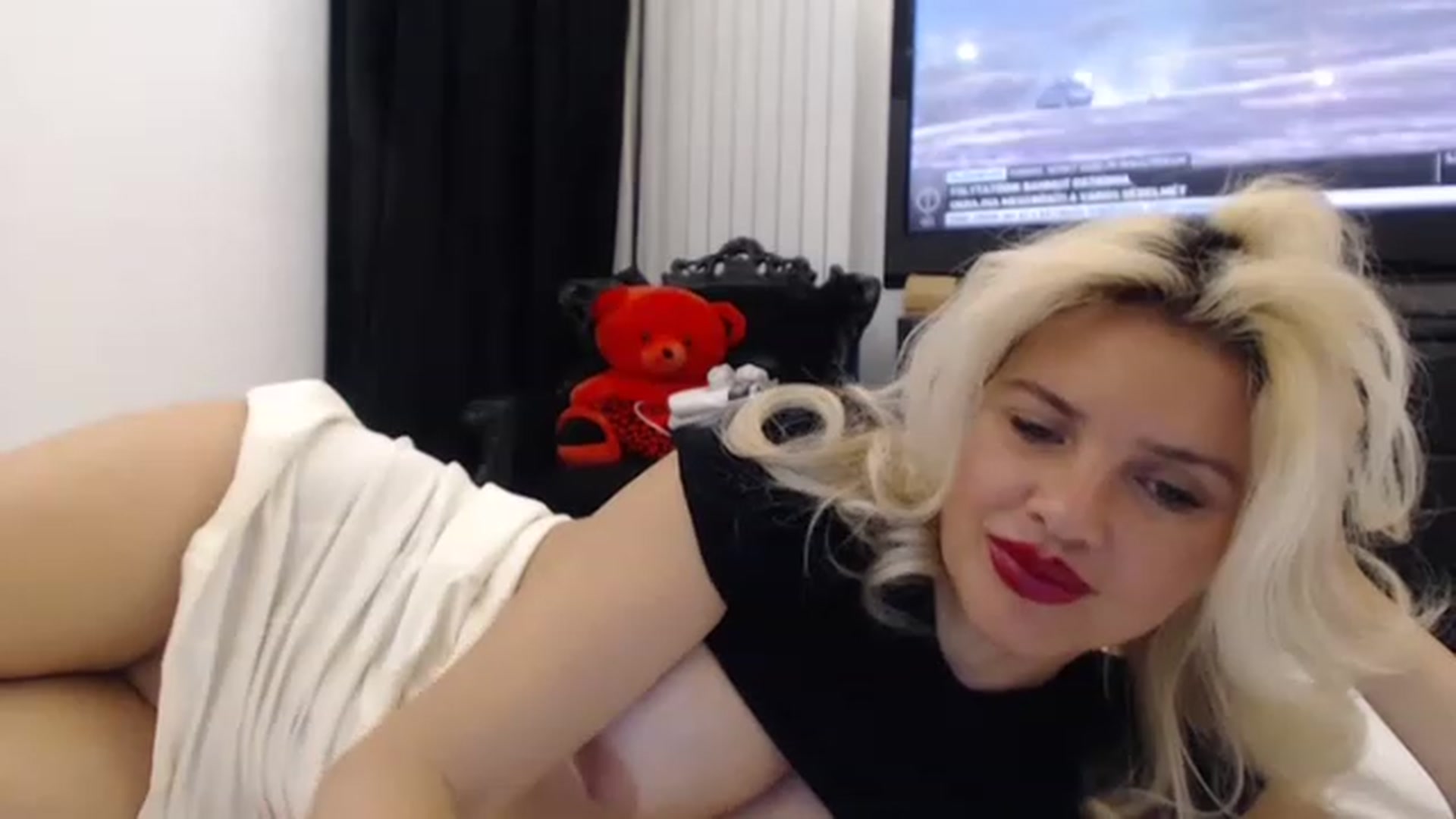 Gallery image thumbnail from Pervita's myfreecams stream on, 03/15/2023, 22:44 image 18 of 20