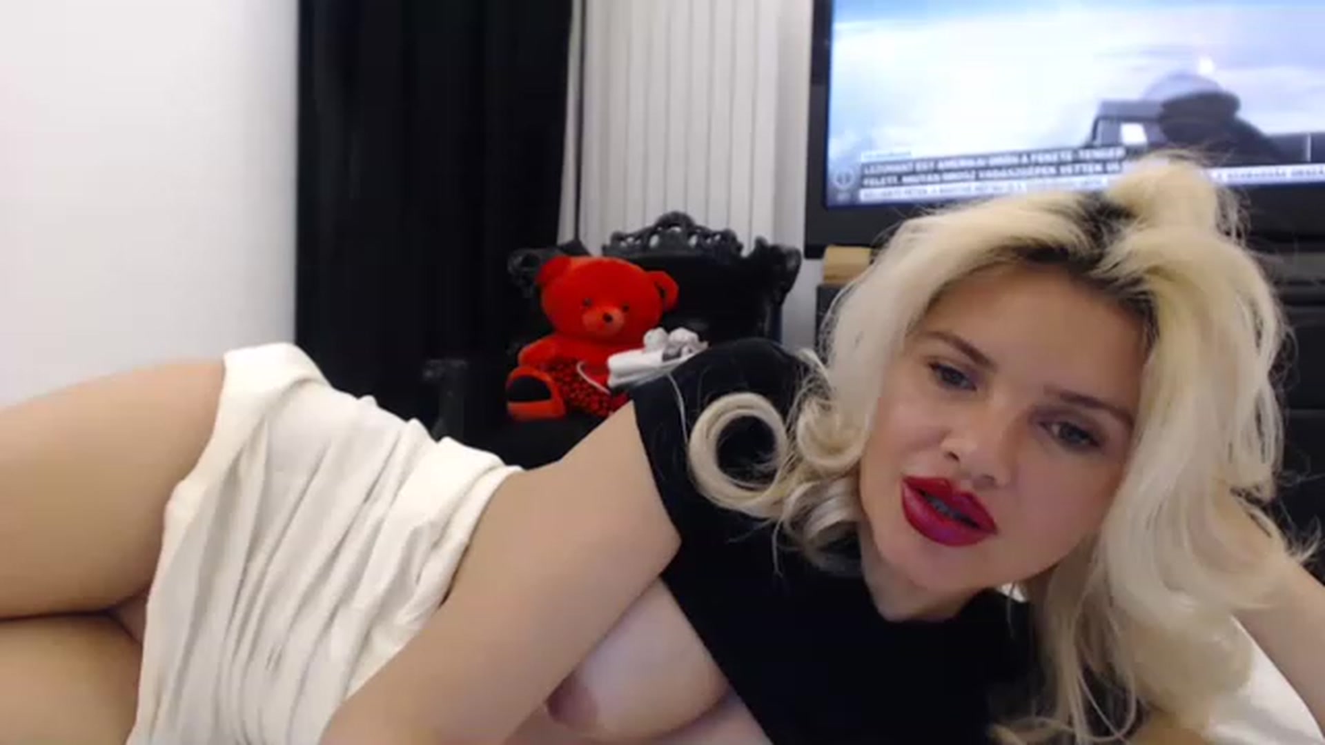 Gallery image thumbnail from Pervita's myfreecams stream on, 03/15/2023, 22:44 image 20 of 20