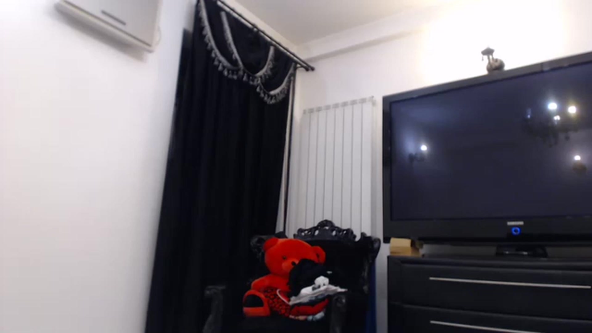 Gallery image thumbnail from Pervita's myfreecams stream on, 03/16/2023, 22:42 image 8 of 20
