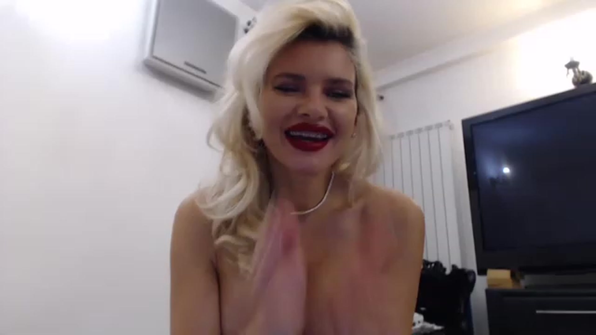 Gallery image thumbnail from Pervita's myfreecams stream on, 03/16/2023, 22:42 image 16 of 20