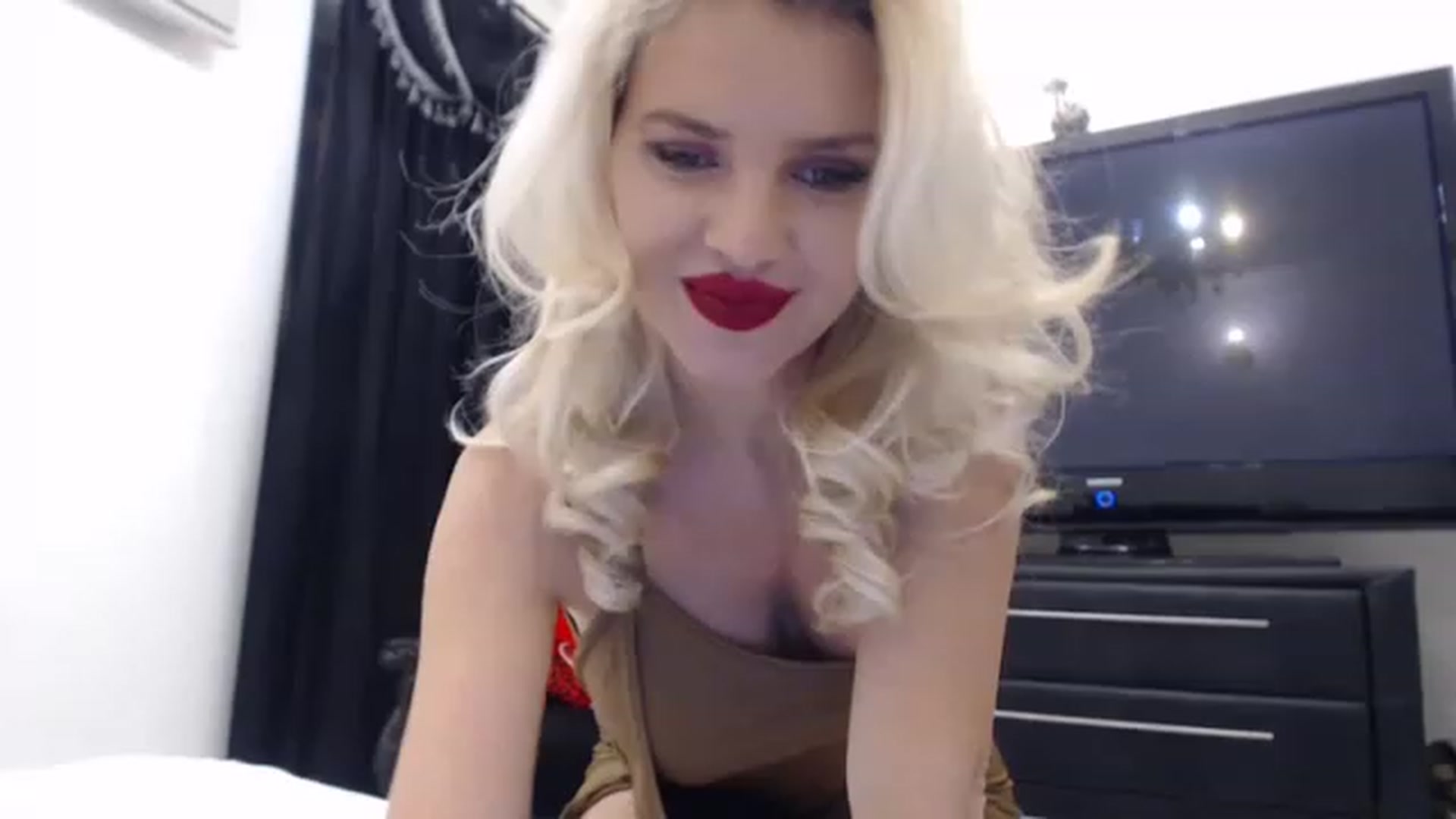 Gallery image thumbnail from Pervita's myfreecams stream on, 03/16/2023, 22:42 image 2 of 20