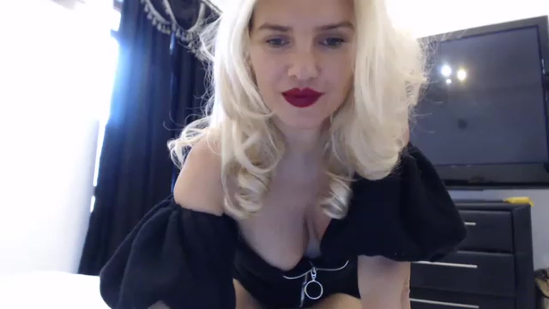 Gallery image thumbnail from Pervita's myfreecams stream on, 03/17/2023, 15:13 image 3 of 20