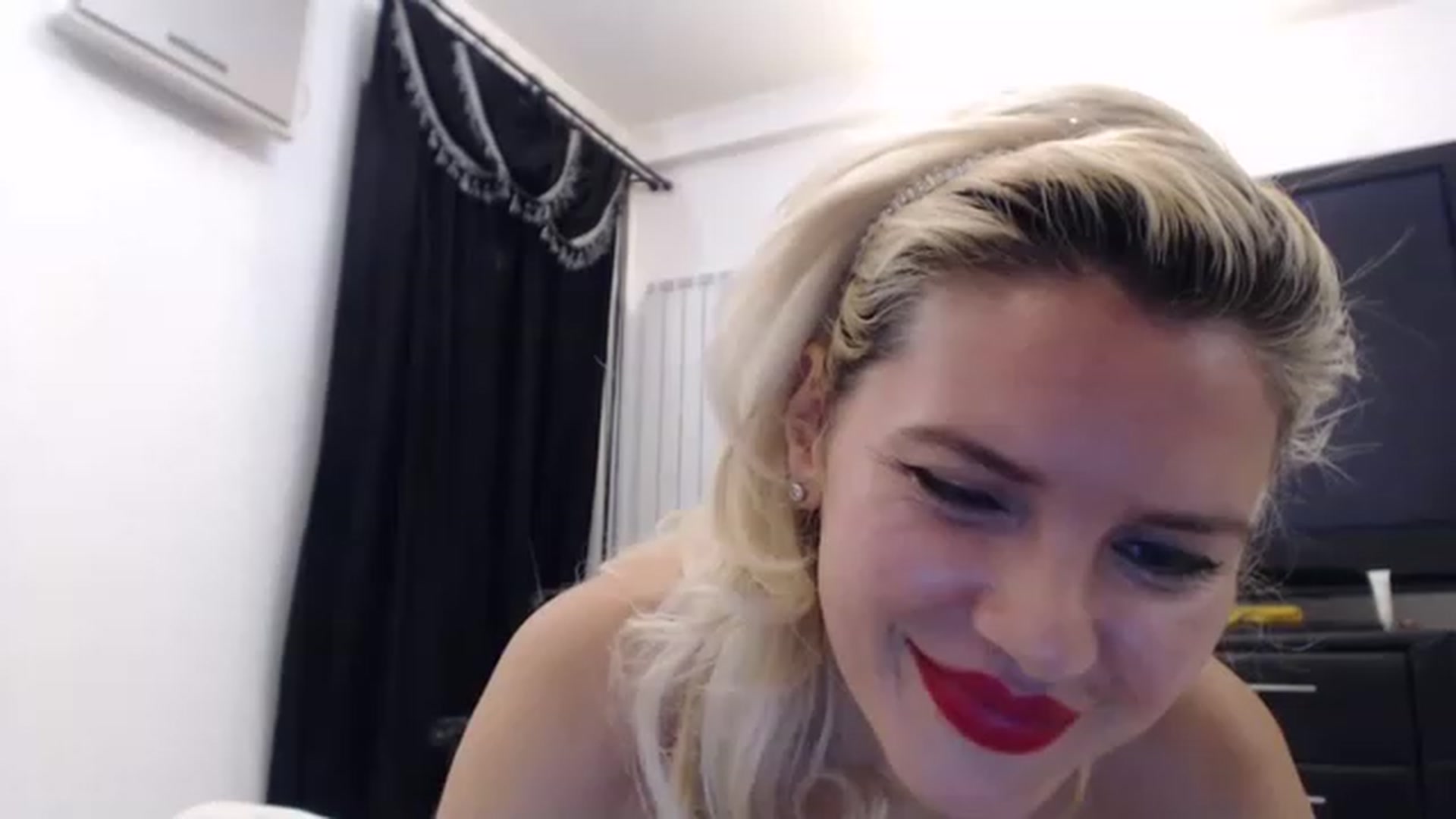 Gallery image thumbnail from Pervita's myfreecams stream on, 03/21/2023, 22:27 image 16 of 20
