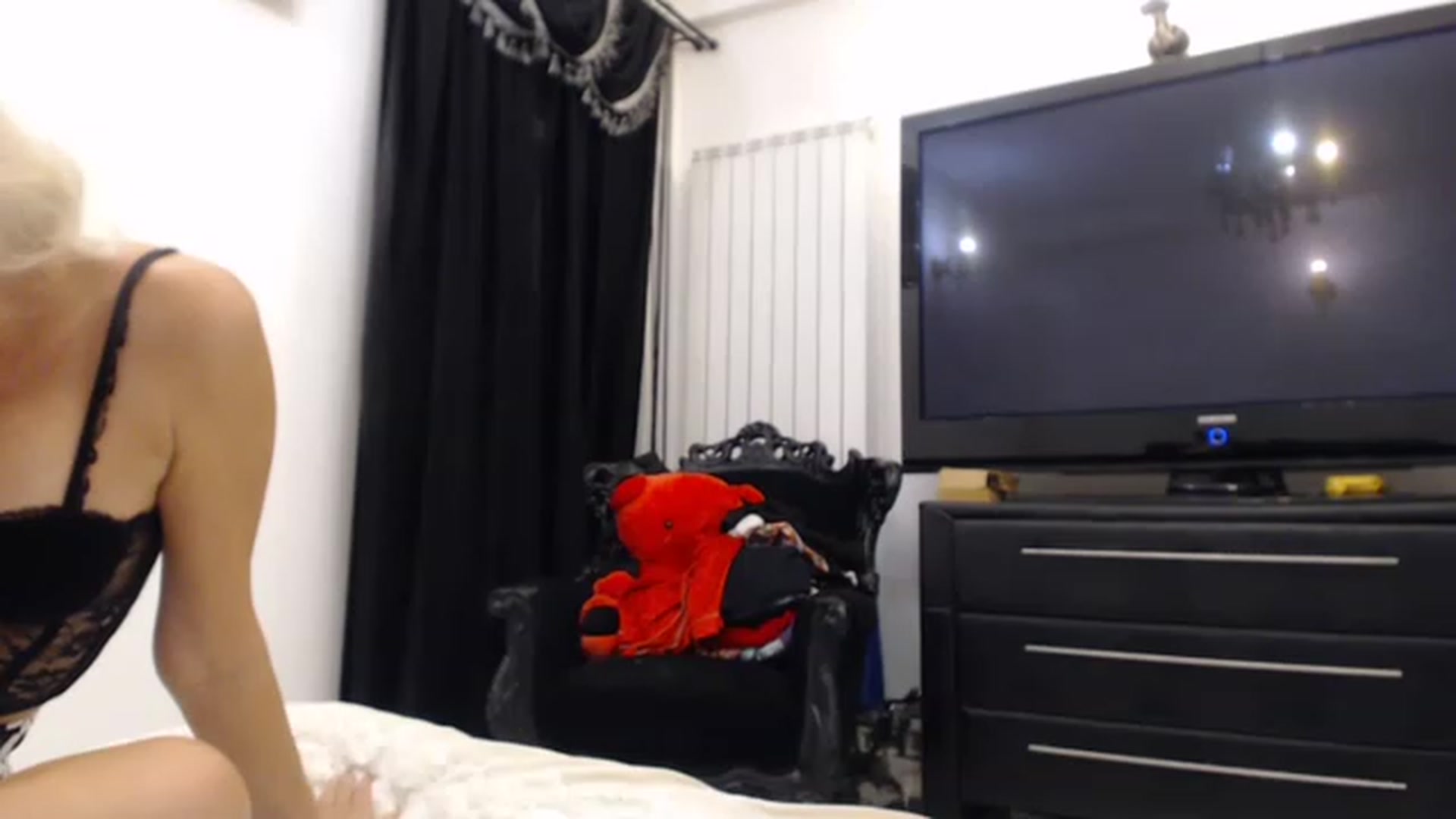 Gallery image thumbnail from Pervita's myfreecams stream on, 03/22/2023, 21:17 image 12 of 20